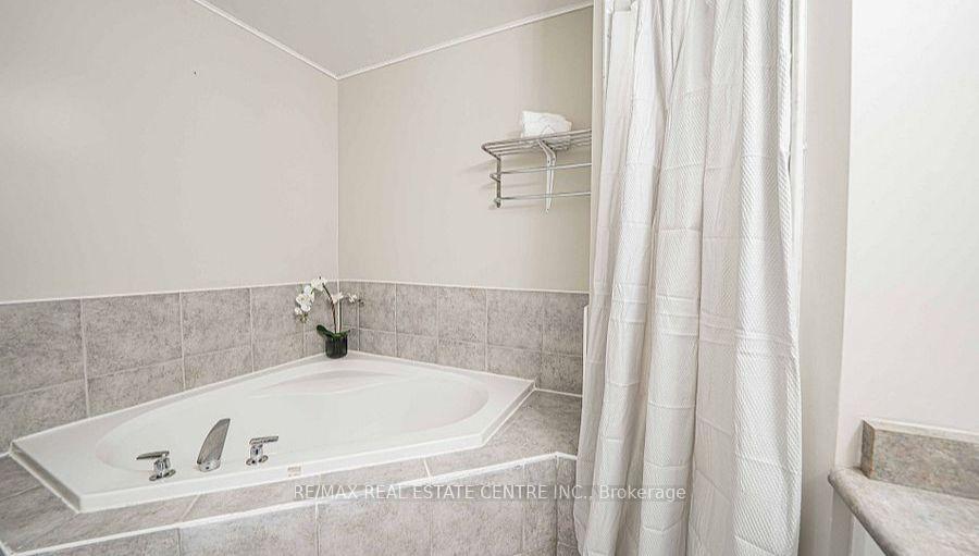 Photo 25 of 26 Marjoram Drive, Ajax, South East — HOMEH