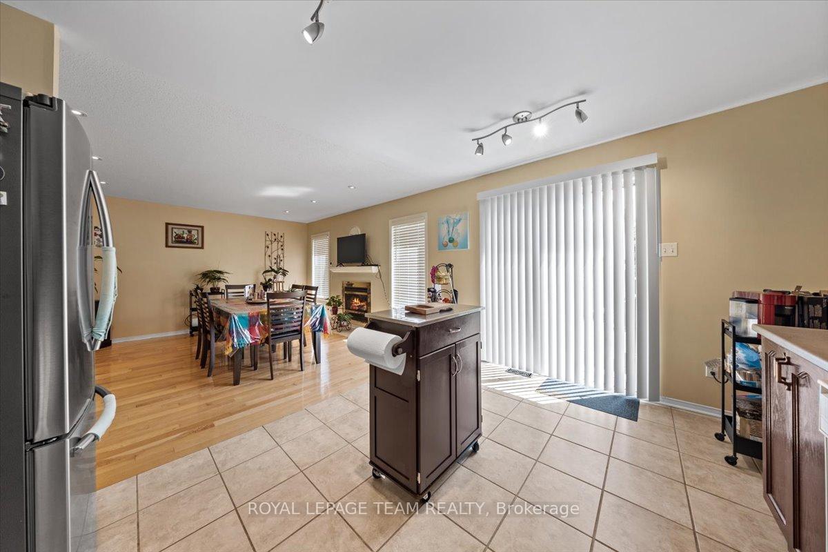 Photo 15 of 29 Appledale Drive, Ottawa, Barrhaven - Longfields — HOMEH