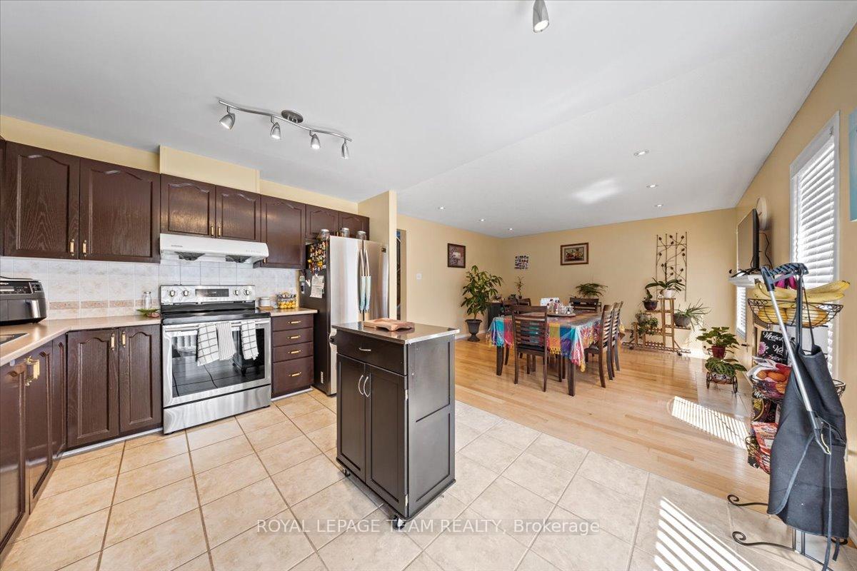 Photo 23 of 29 Appledale Drive, Ottawa, Barrhaven - Longfields — HOMEH