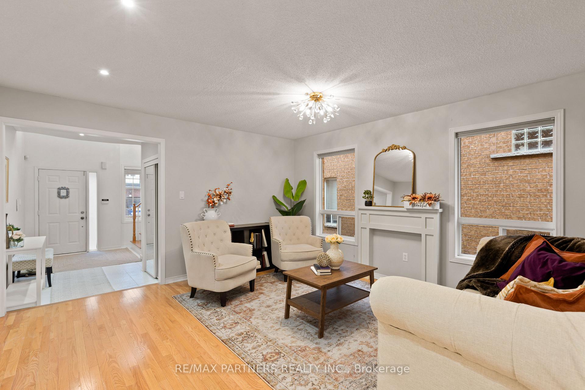 Photo 5 of 46 Dylan Street, Vaughan, Vellore Village — HOMEH