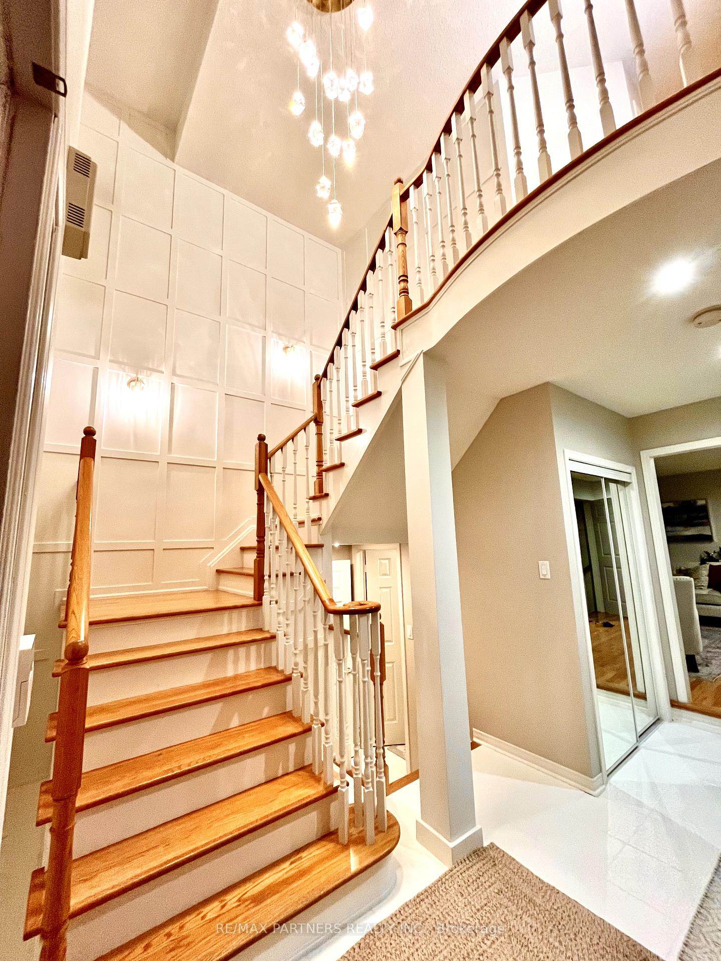 Photo 11 of 46 Dylan Street, Vaughan, Vellore Village — HOMEH