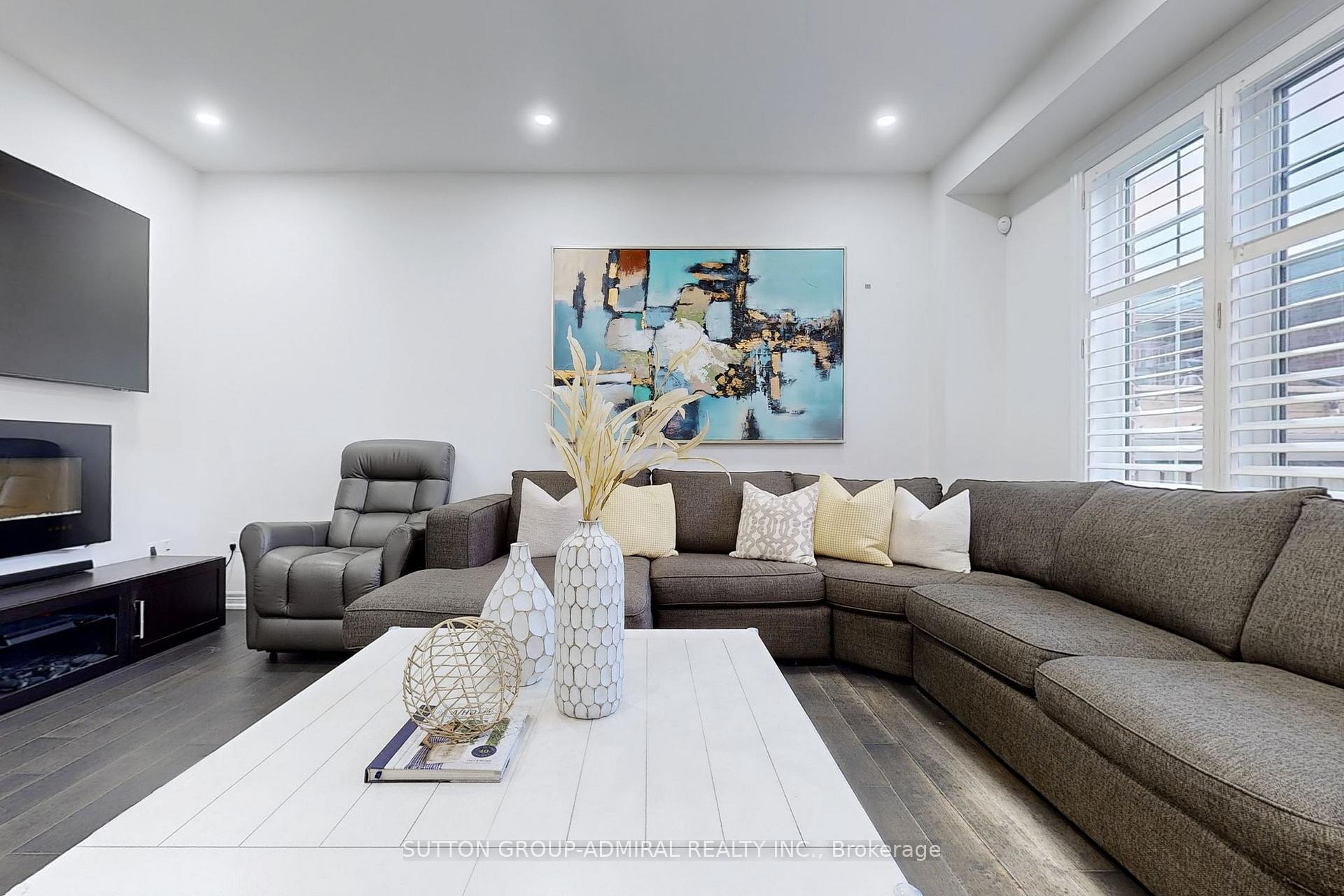 Photo 3 of 286 Barons Street, Vaughan, Kleinburg — HOMEH