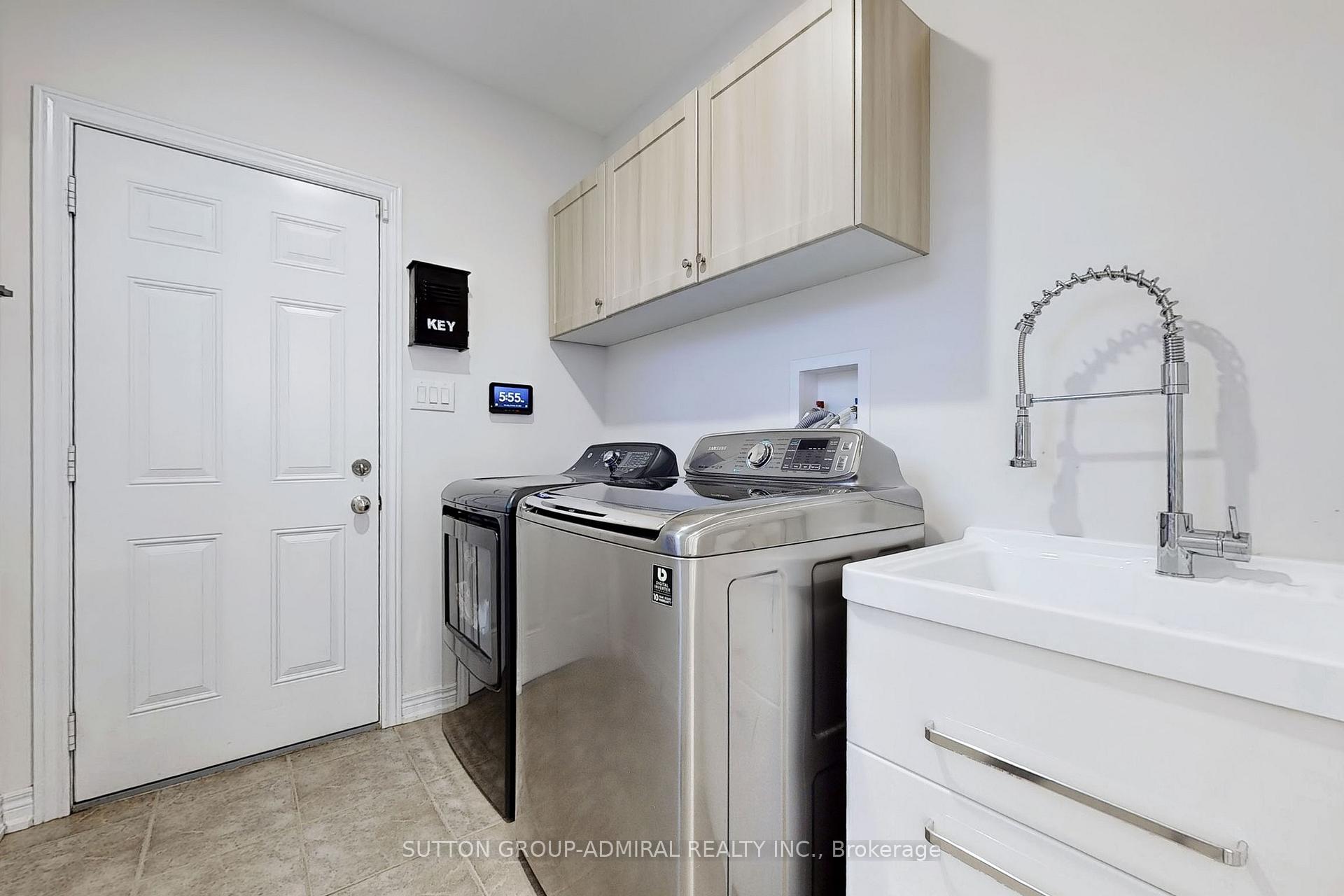 Photo 13 of 286 Barons Street, Vaughan, Kleinburg — HOMEH