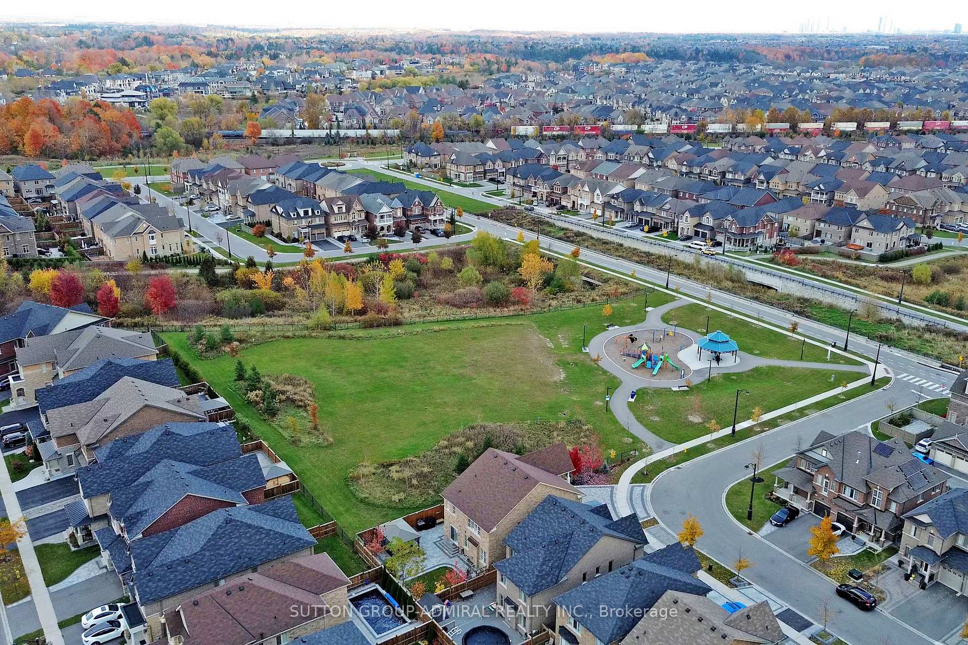 Photo 35 of 286 Barons Street, Vaughan, Kleinburg — HOMEH