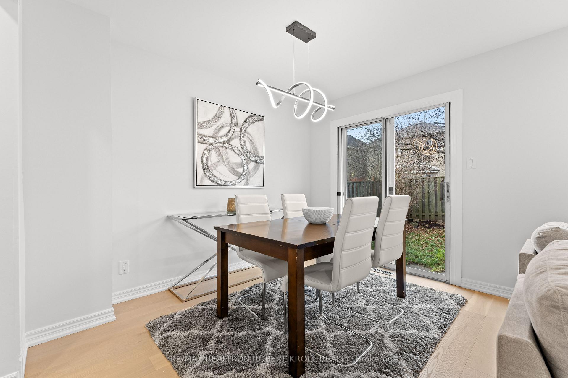 Photo 5 of 31 York Hill Boulevard, Vaughan, Crestwood-Springfarm-Yorkhill — HOMEH