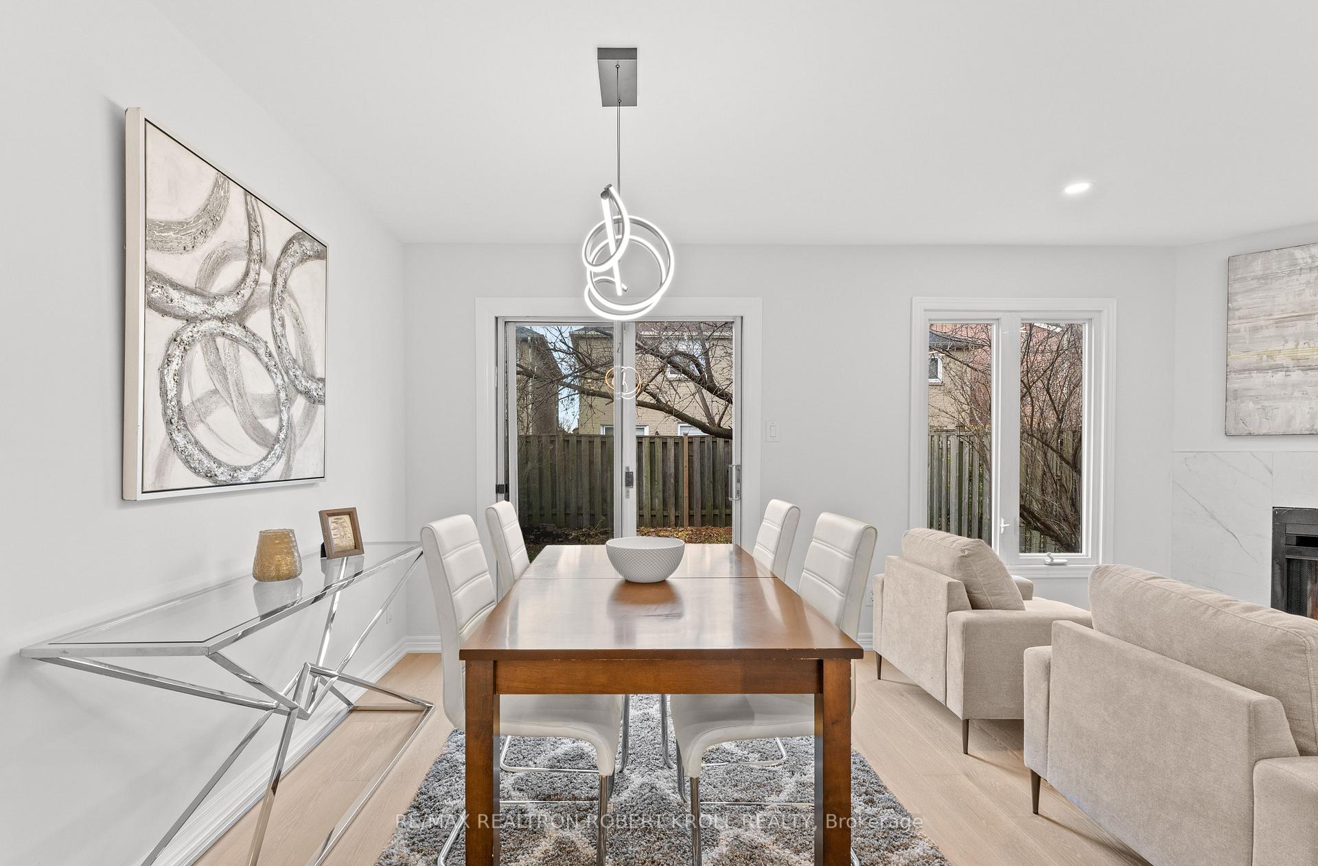 Photo 6 of 31 York Hill Boulevard, Vaughan, Crestwood-Springfarm-Yorkhill — HOMEH