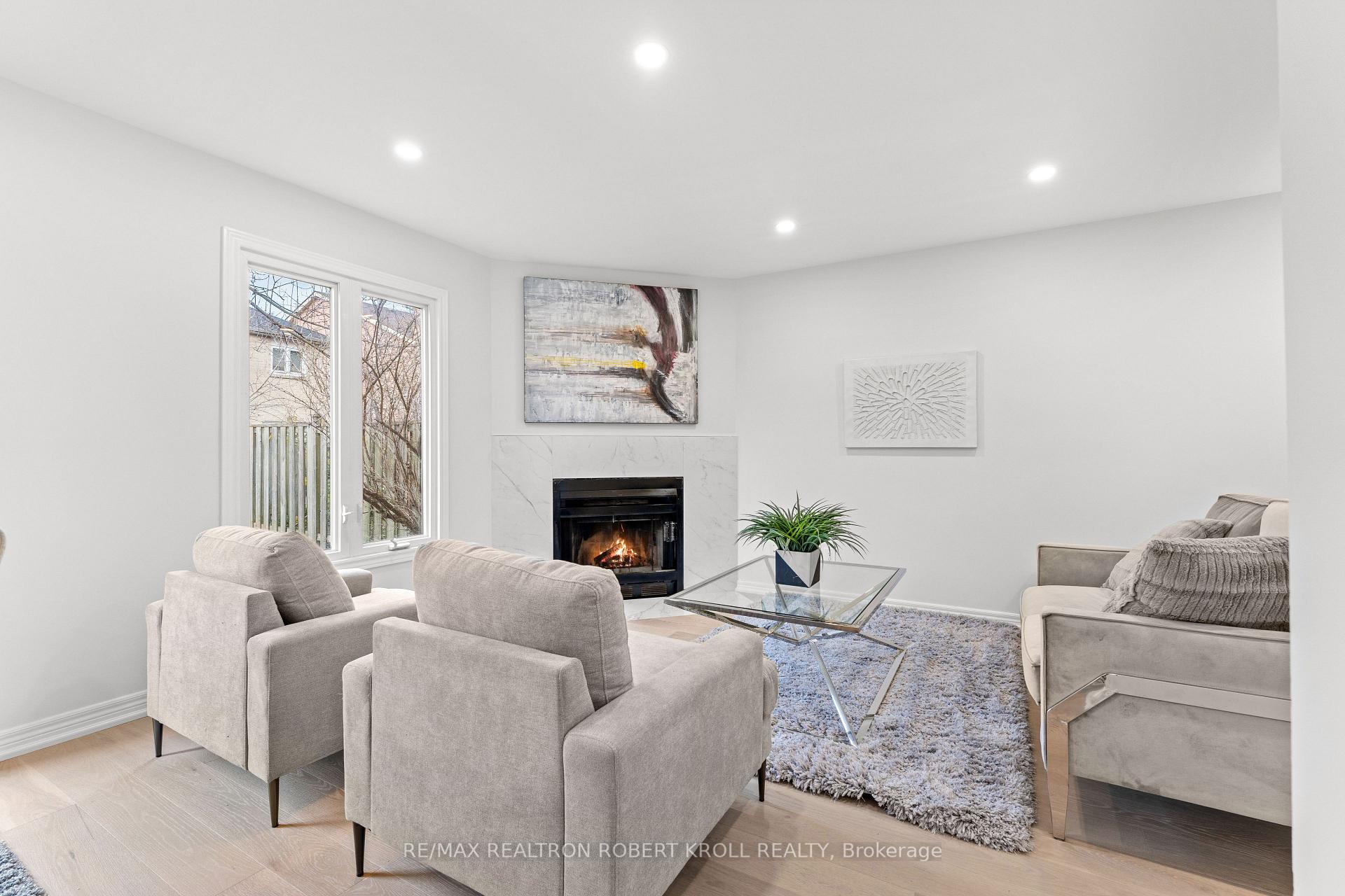 Photo 11 of 31 York Hill Boulevard, Vaughan, Crestwood-Springfarm-Yorkhill — HOMEH