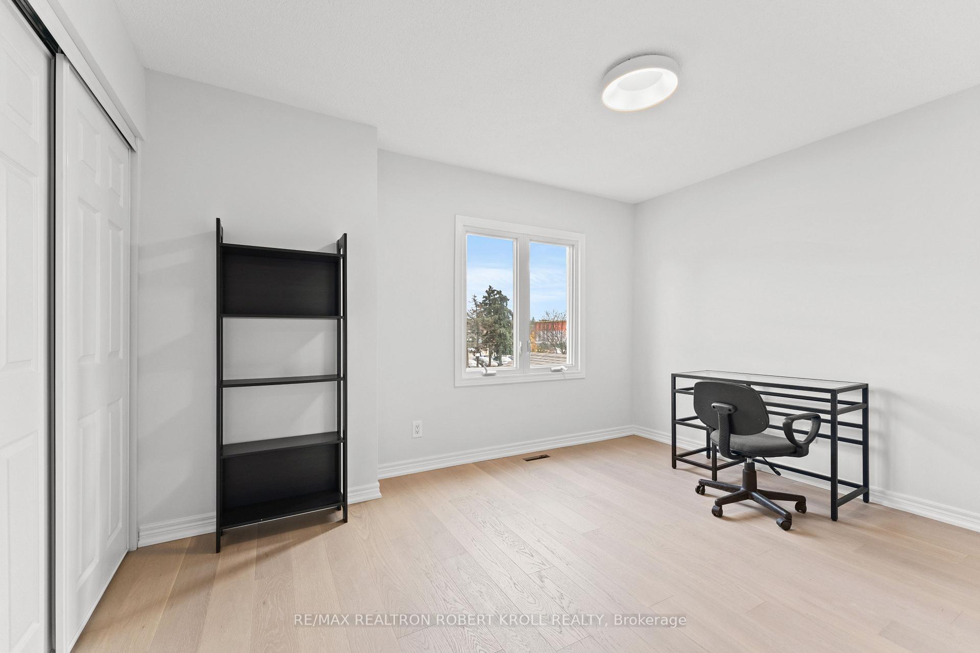 Photo 13 of 31 York Hill Boulevard, Vaughan, Crestwood-Springfarm-Yorkhill — HOMEH