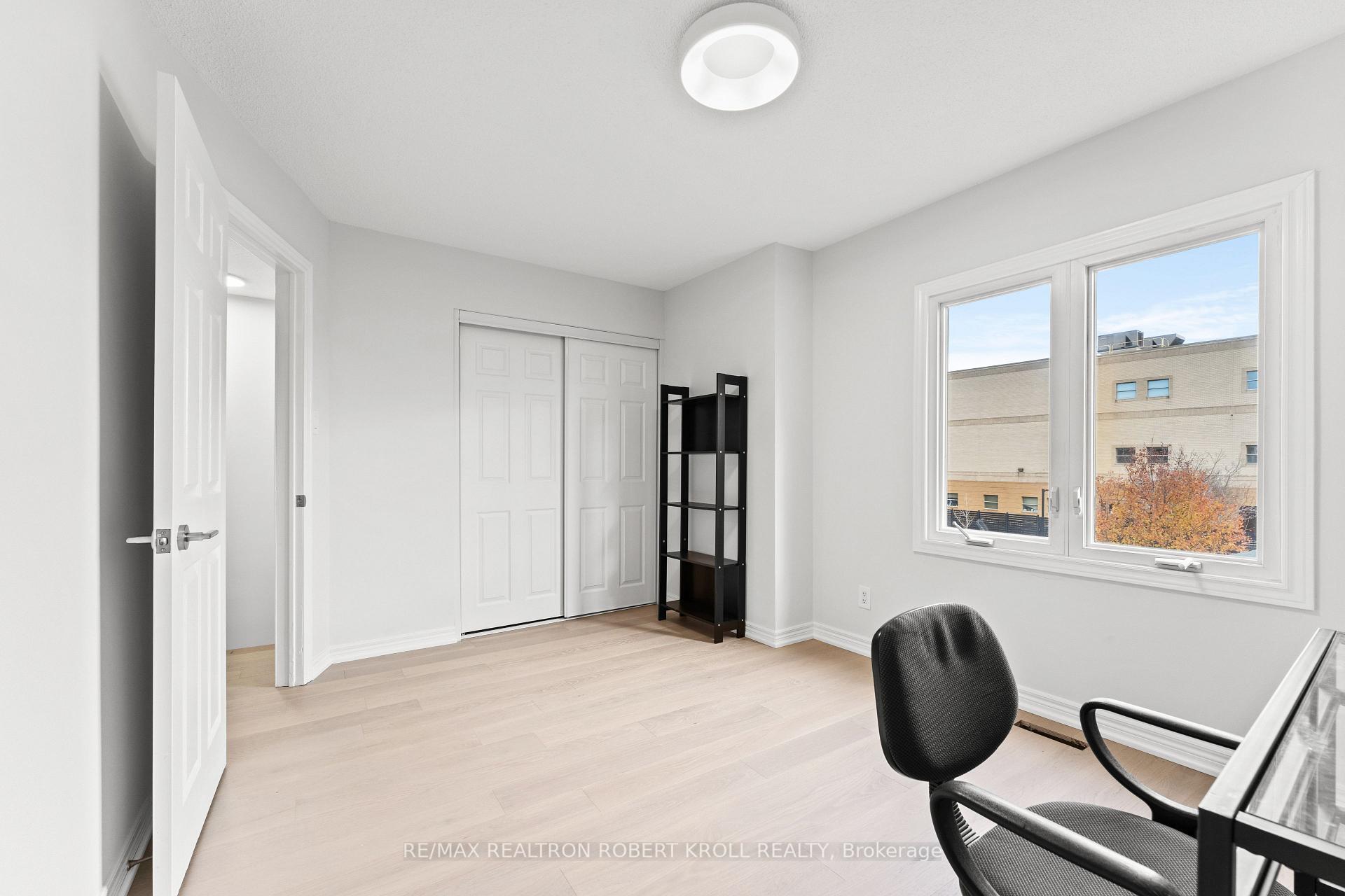 Photo 14 of 31 York Hill Boulevard, Vaughan, Crestwood-Springfarm-Yorkhill — HOMEH