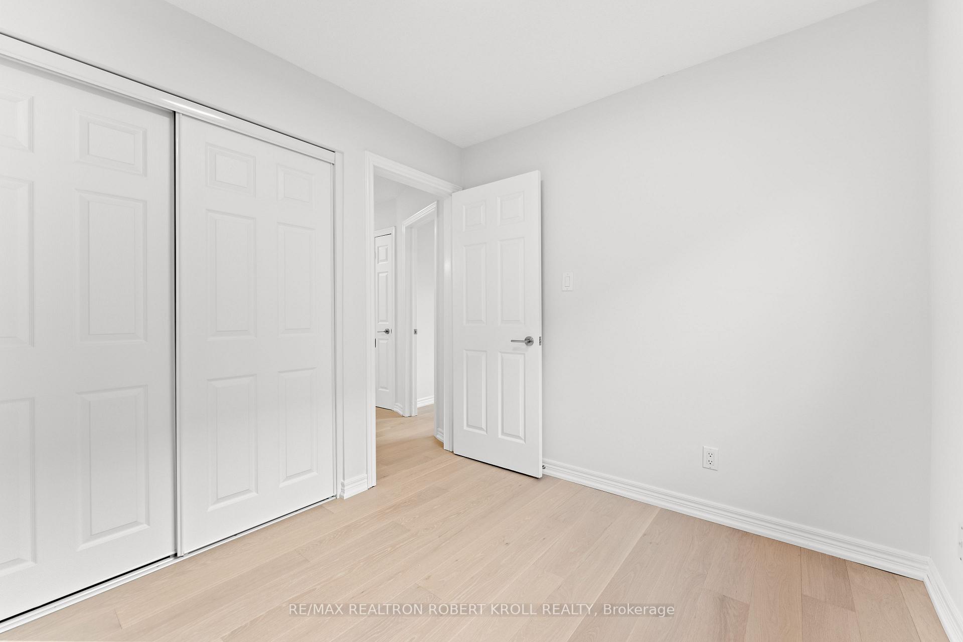 Photo 15 of 31 York Hill Boulevard, Vaughan, Crestwood-Springfarm-Yorkhill — HOMEH