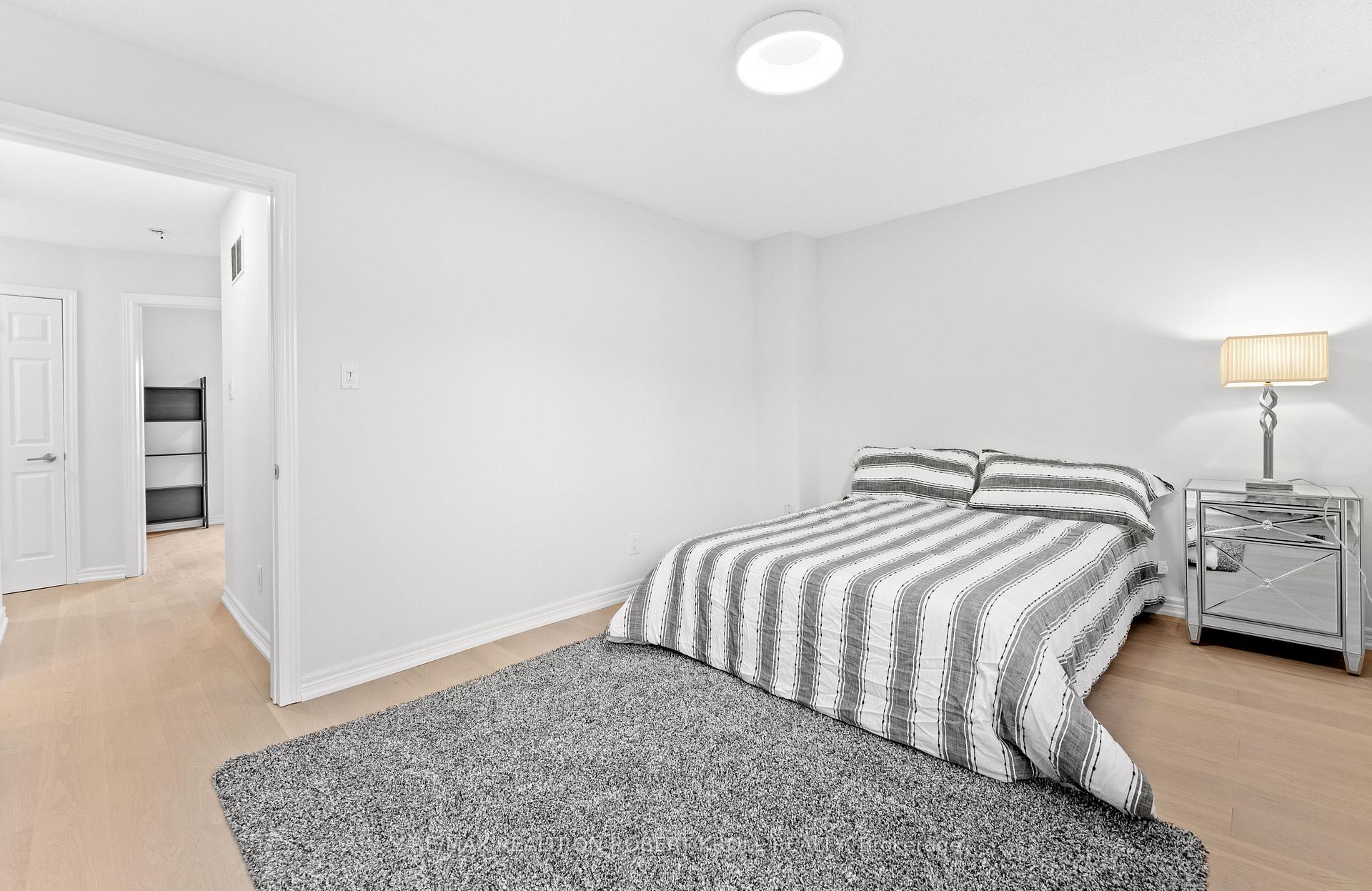Photo 16 of 31 York Hill Boulevard, Vaughan, Crestwood-Springfarm-Yorkhill — HOMEH