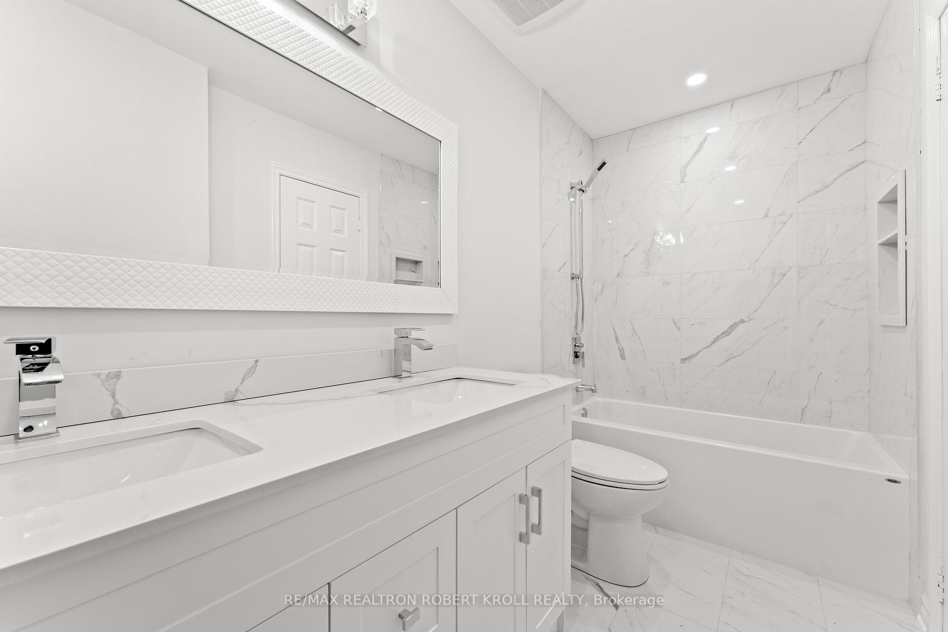 Photo 17 of 31 York Hill Boulevard, Vaughan, Crestwood-Springfarm-Yorkhill — HOMEH