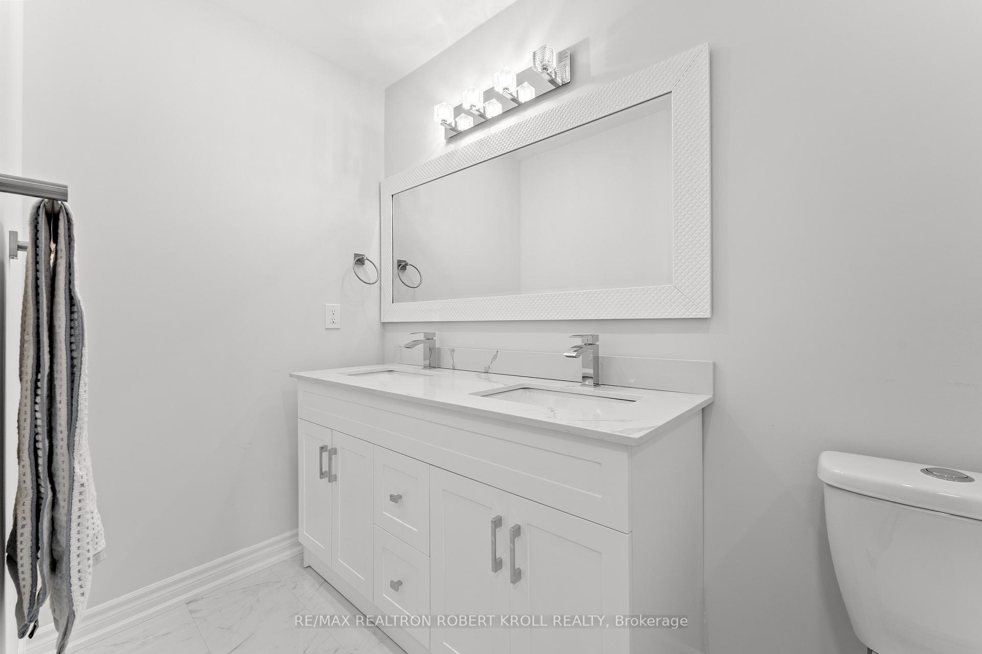Photo 19 of 31 York Hill Boulevard, Vaughan, Crestwood-Springfarm-Yorkhill — HOMEH