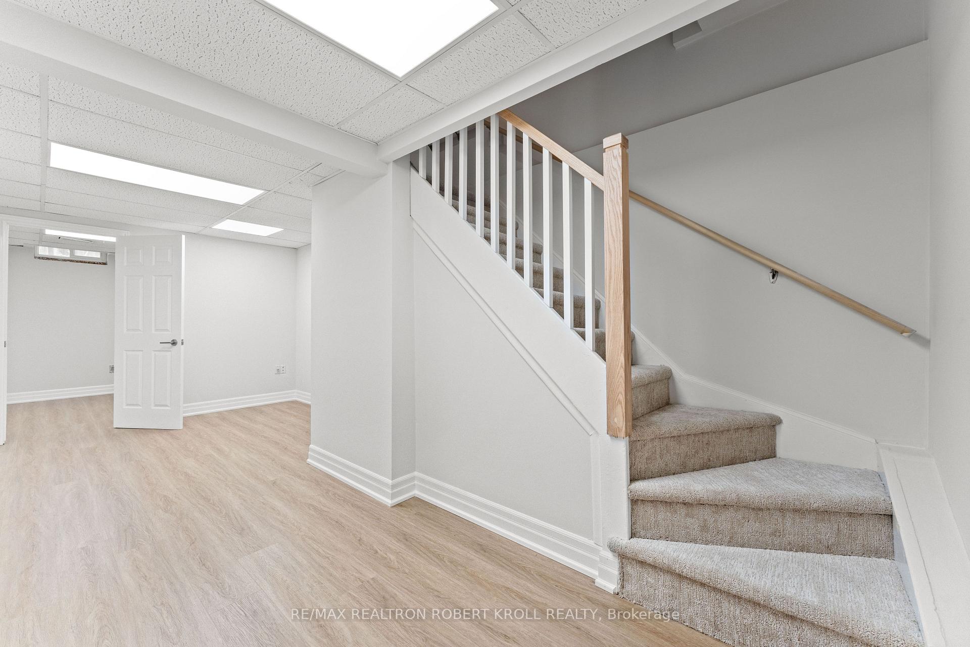 Photo 21 of 31 York Hill Boulevard, Vaughan, Crestwood-Springfarm-Yorkhill — HOMEH