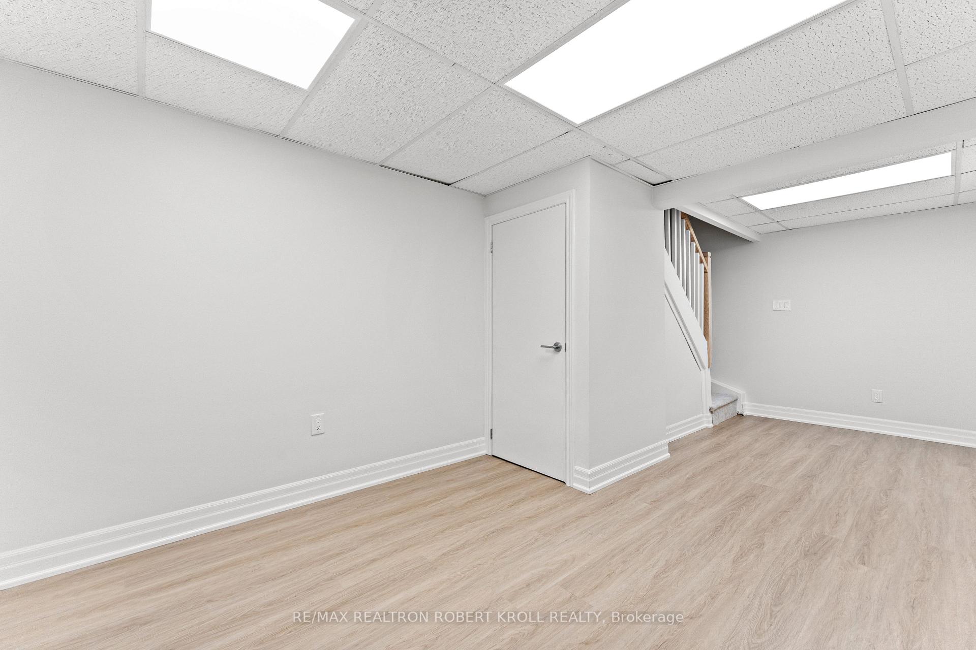 Photo 22 of 31 York Hill Boulevard, Vaughan, Crestwood-Springfarm-Yorkhill — HOMEH