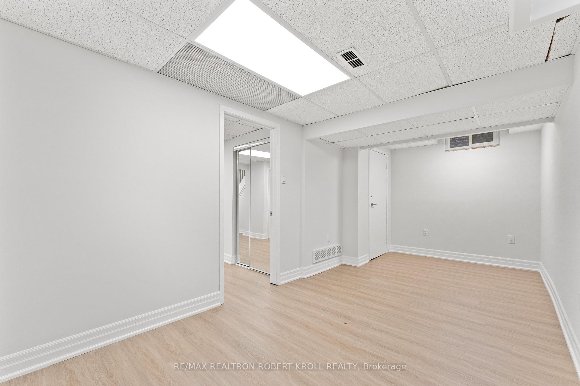 Photo 24 of 31 York Hill Boulevard, Vaughan, Crestwood-Springfarm-Yorkhill — HOMEH