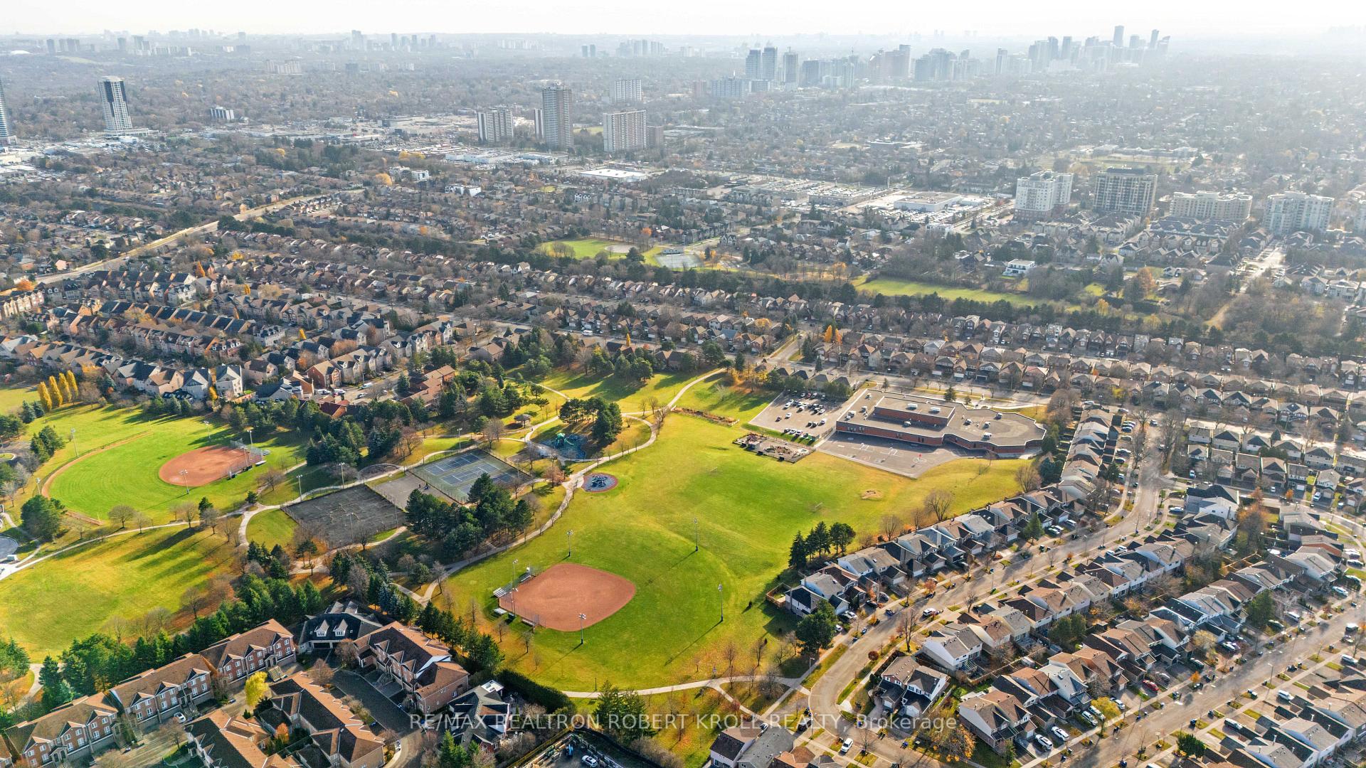 Photo 32 of 31 York Hill Boulevard, Vaughan, Crestwood-Springfarm-Yorkhill — HOMEH