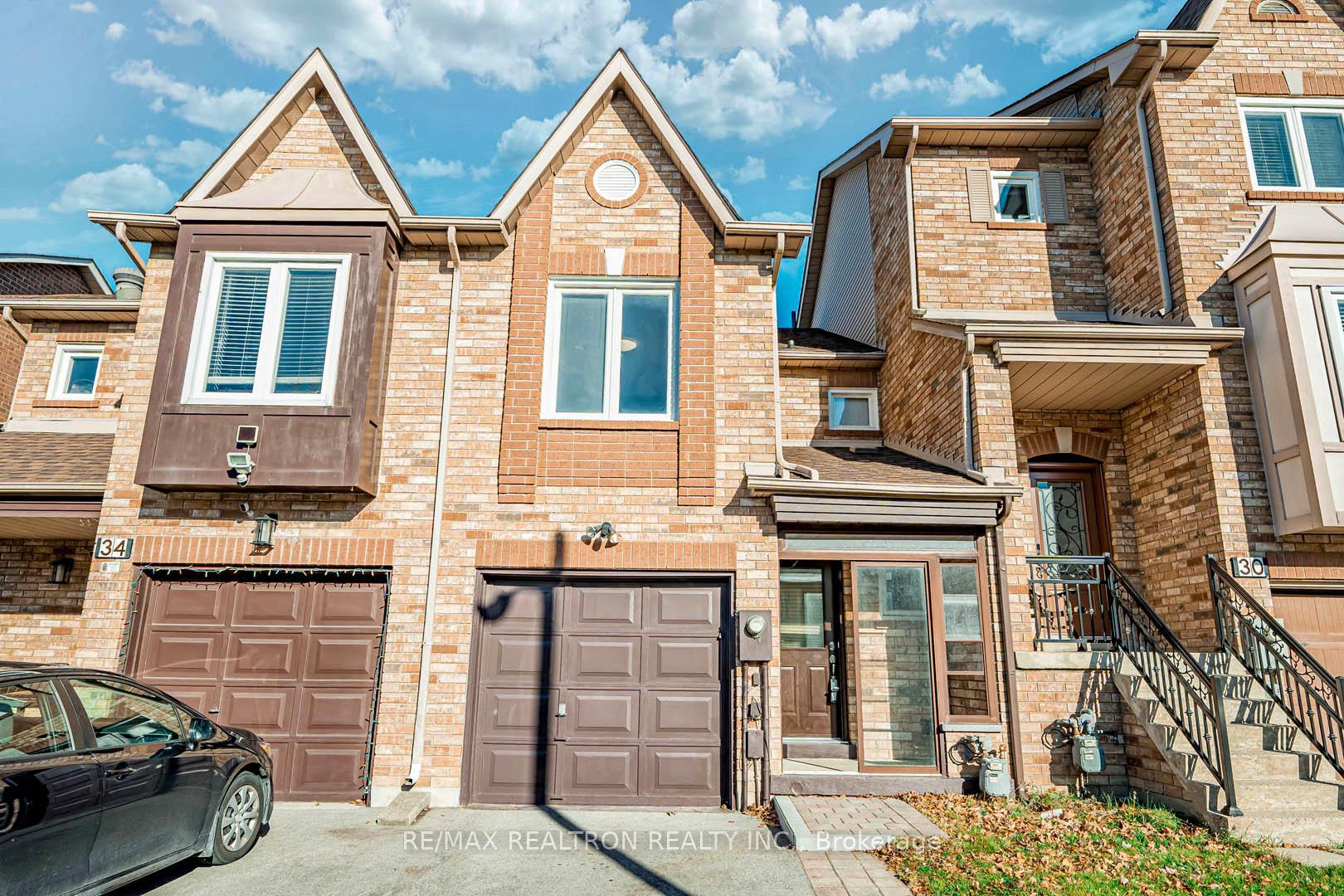 Photo 1 of 32 Kelso Crescent, Vaughan, Maple — HOMEH
