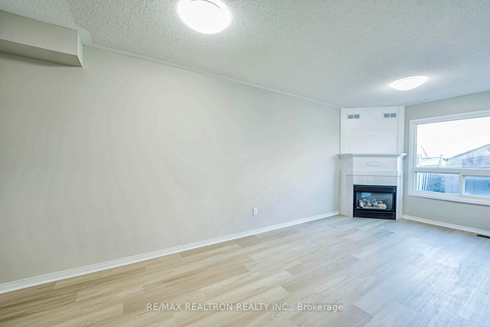 Photo 7 of 32 Kelso Crescent, Vaughan, Maple — HOMEH
