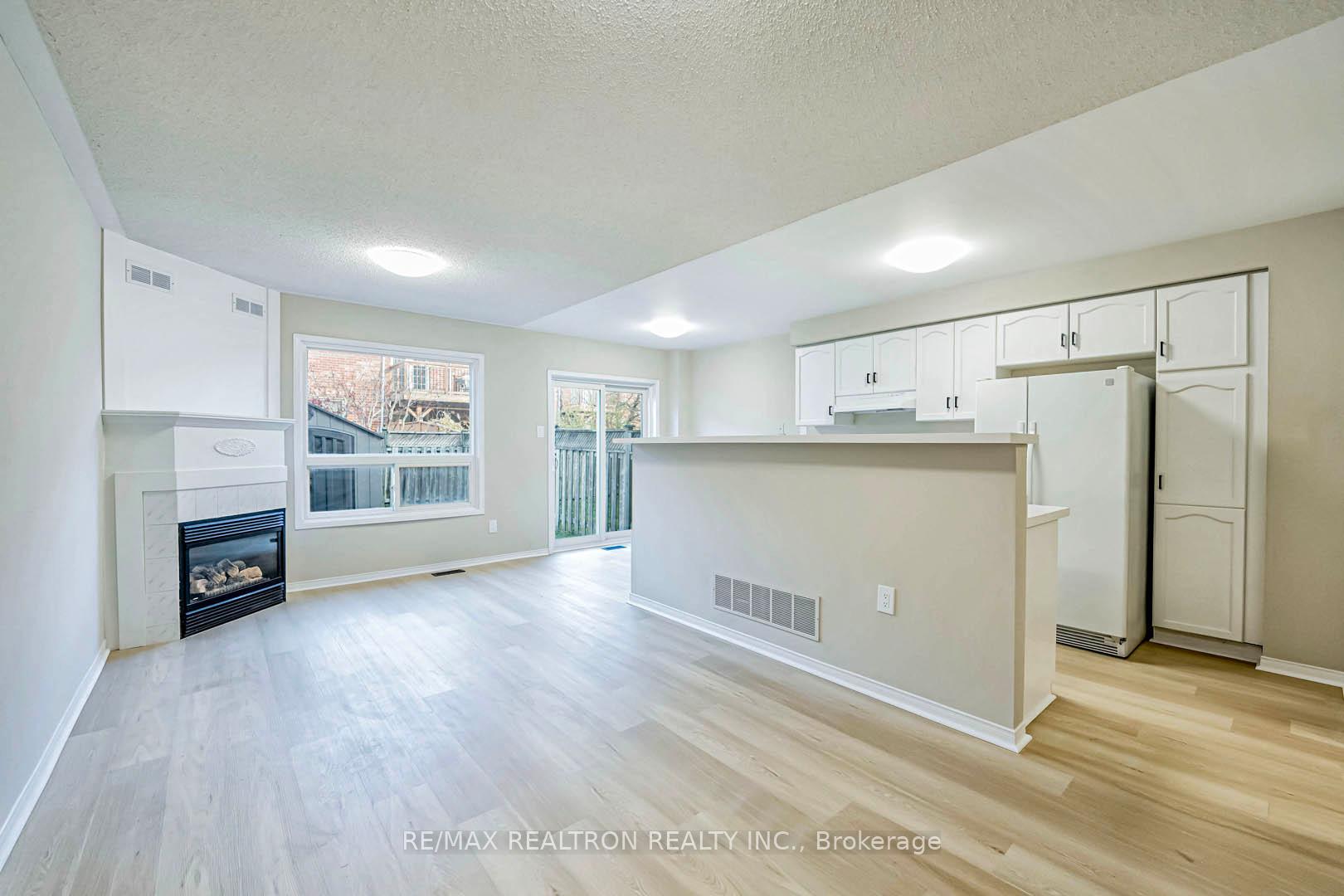 Photo 9 of 32 Kelso Crescent, Vaughan, Maple — HOMEH