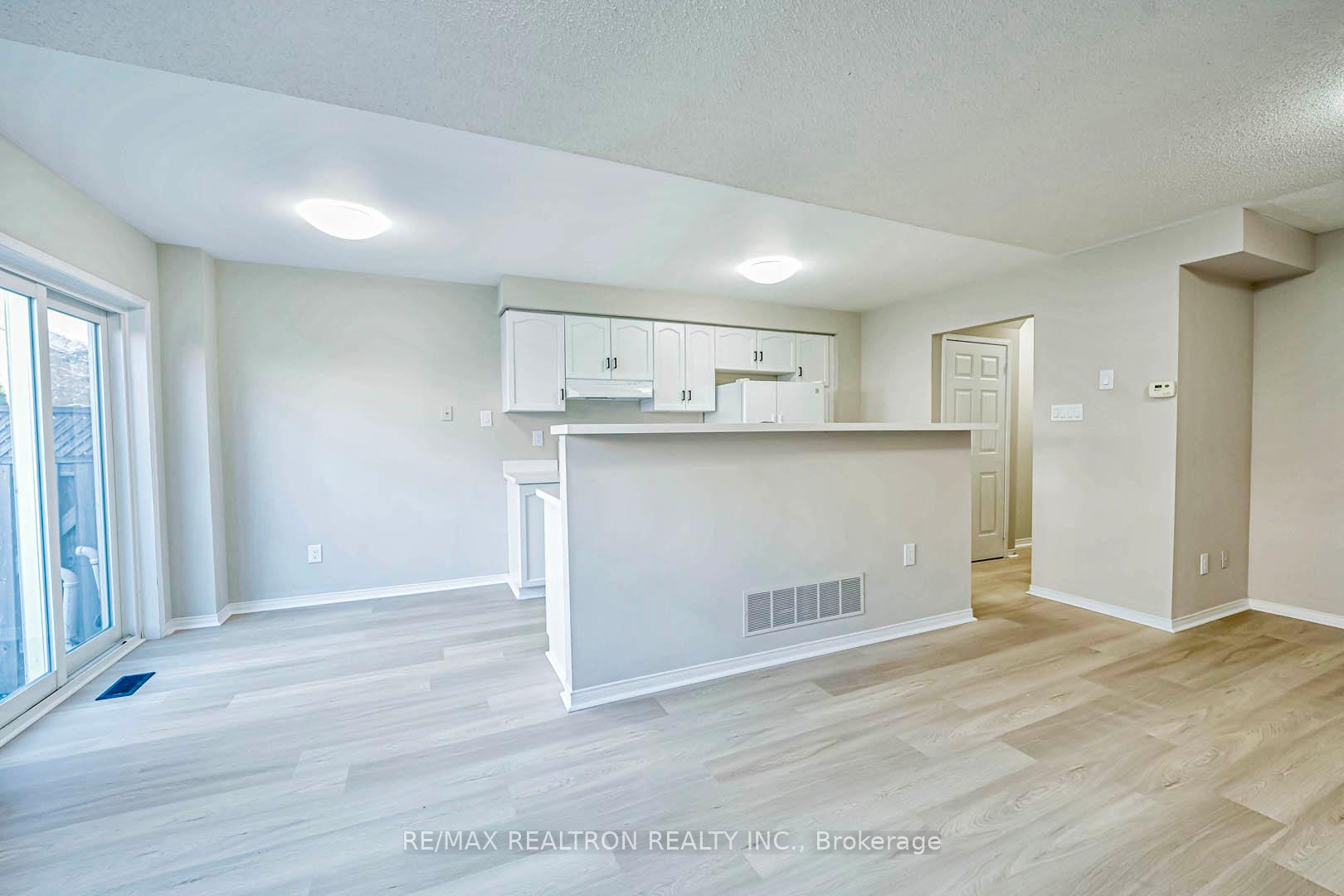 Photo 14 of 32 Kelso Crescent, Vaughan, Maple — HOMEH
