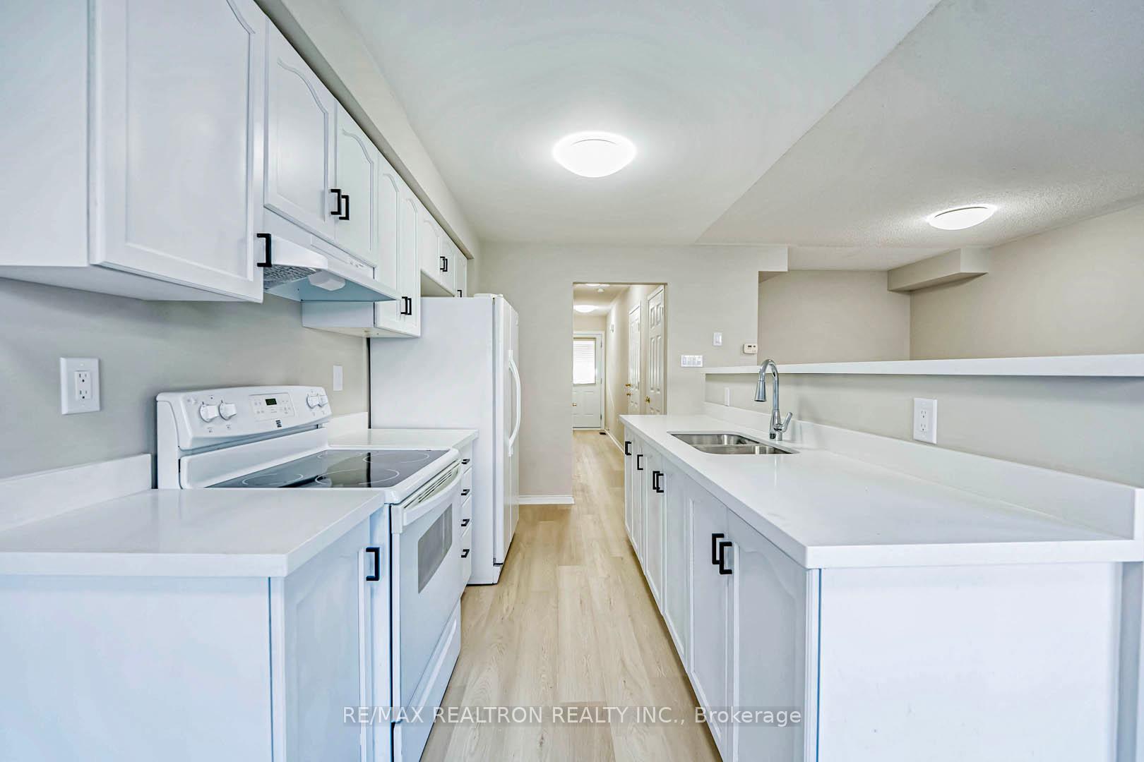 Photo 17 of 32 Kelso Crescent, Vaughan, Maple — HOMEH
