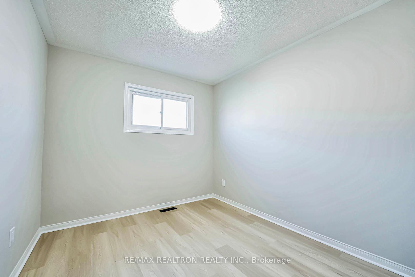 Photo 30 of 32 Kelso Crescent, Vaughan, Maple — HOMEH