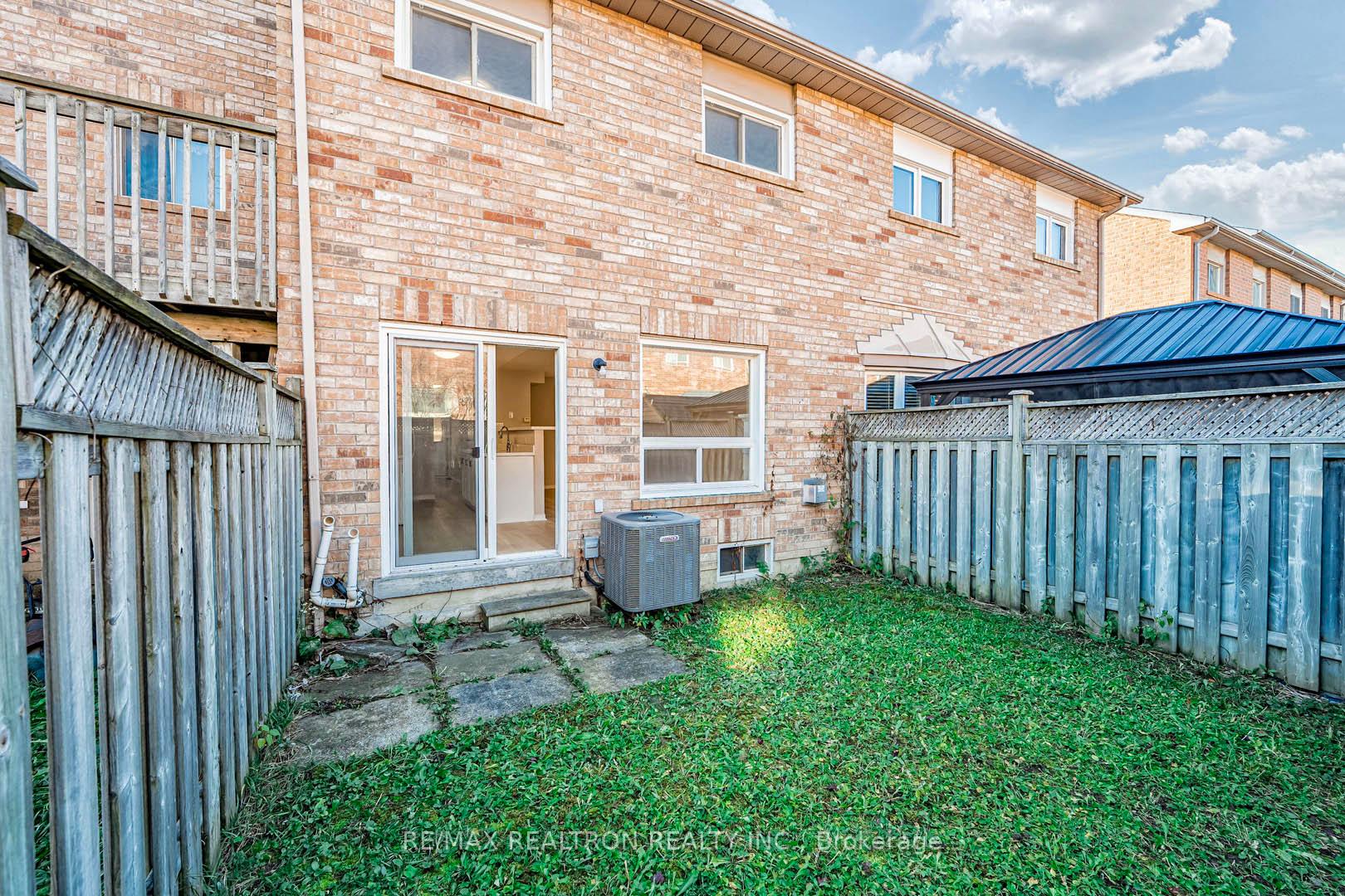 Photo 37 of 32 Kelso Crescent, Vaughan, Maple — HOMEH