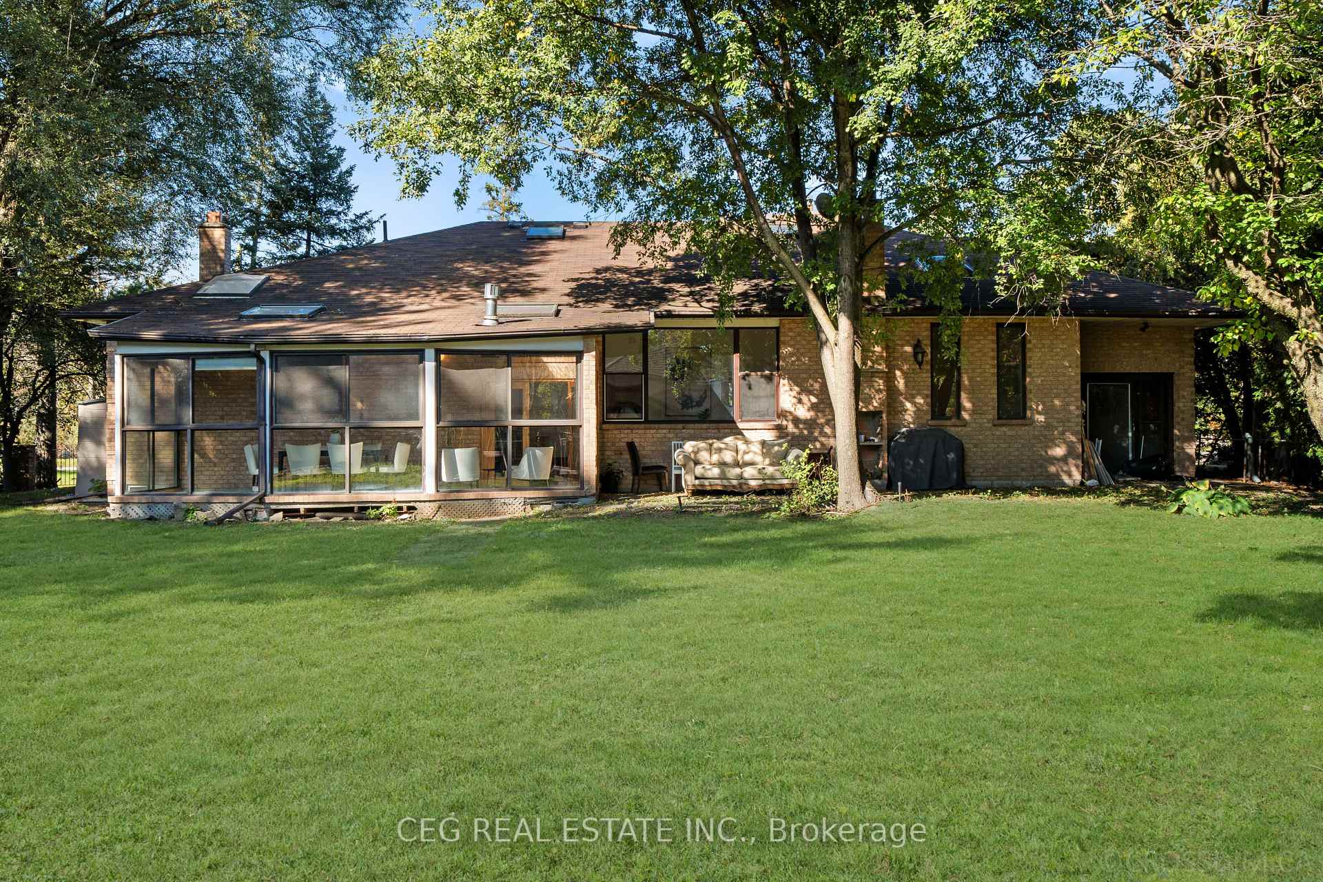 Photo 3 of 19 Helen Avenue, Vaughan, Uplands — HOMEH