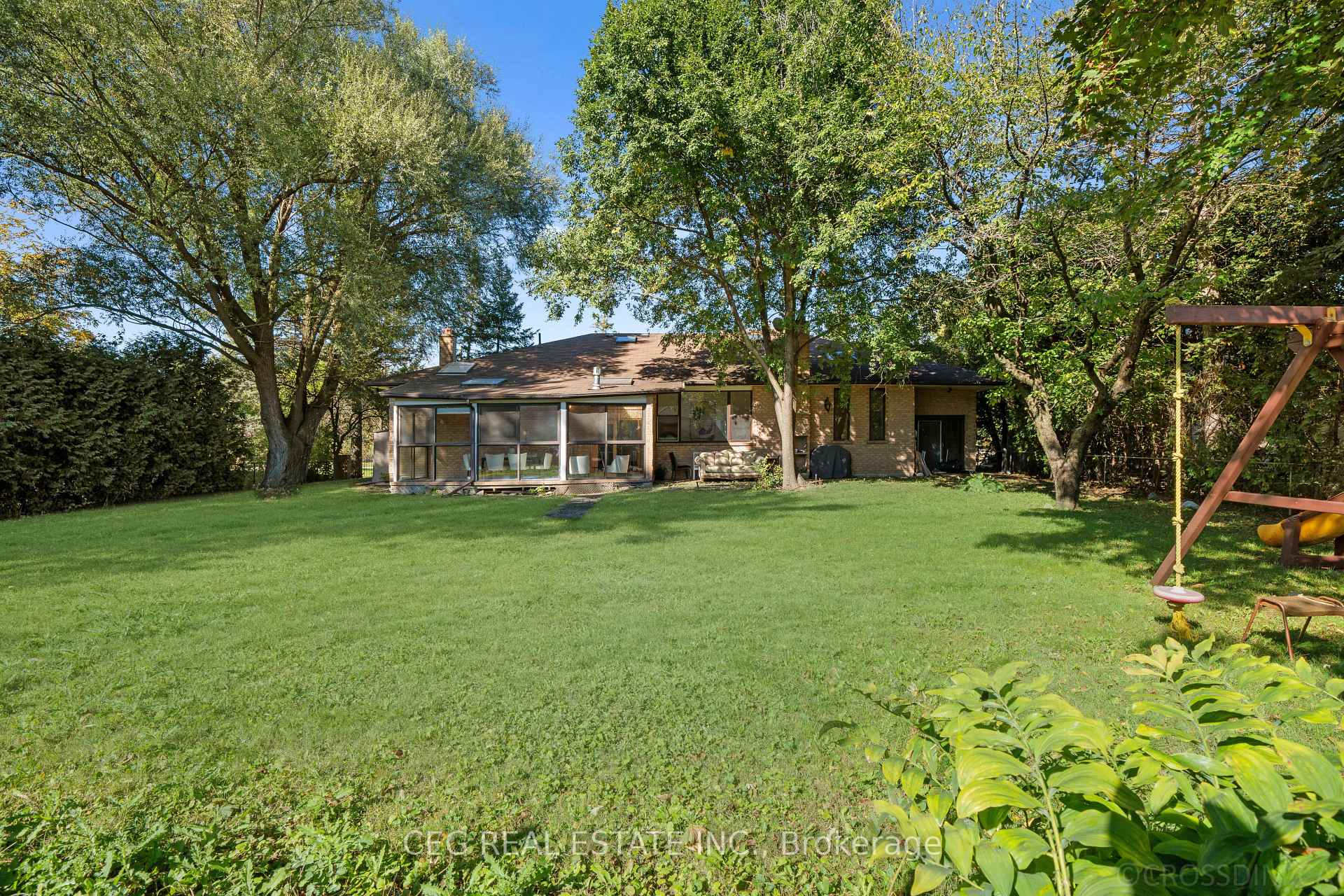 Photo 4 of 19 Helen Avenue, Vaughan, Uplands — HOMEH