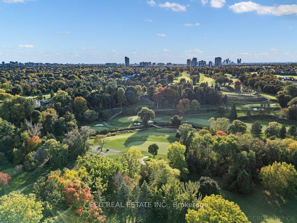 Photo 5 of 19 Helen Avenue, Vaughan, Uplands — HOMEH