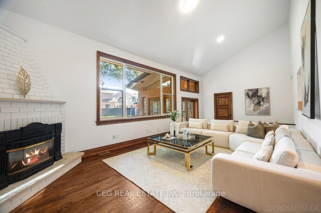 Photo 8 of 19 Helen Avenue, Vaughan, Uplands — HOMEH
