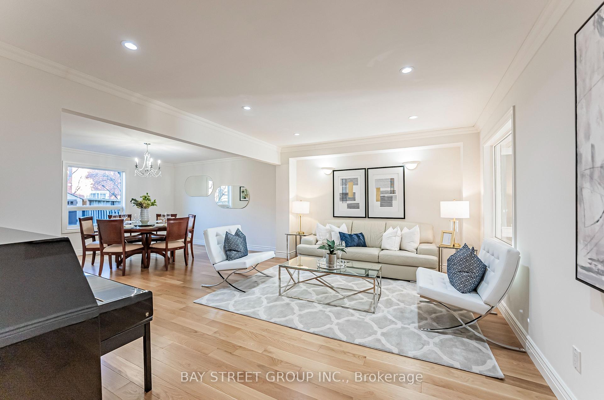 Photo 4 of 36 Pinewood Drive, Vaughan, Crestwood-Springfarm-Yorkhill — HOMEH