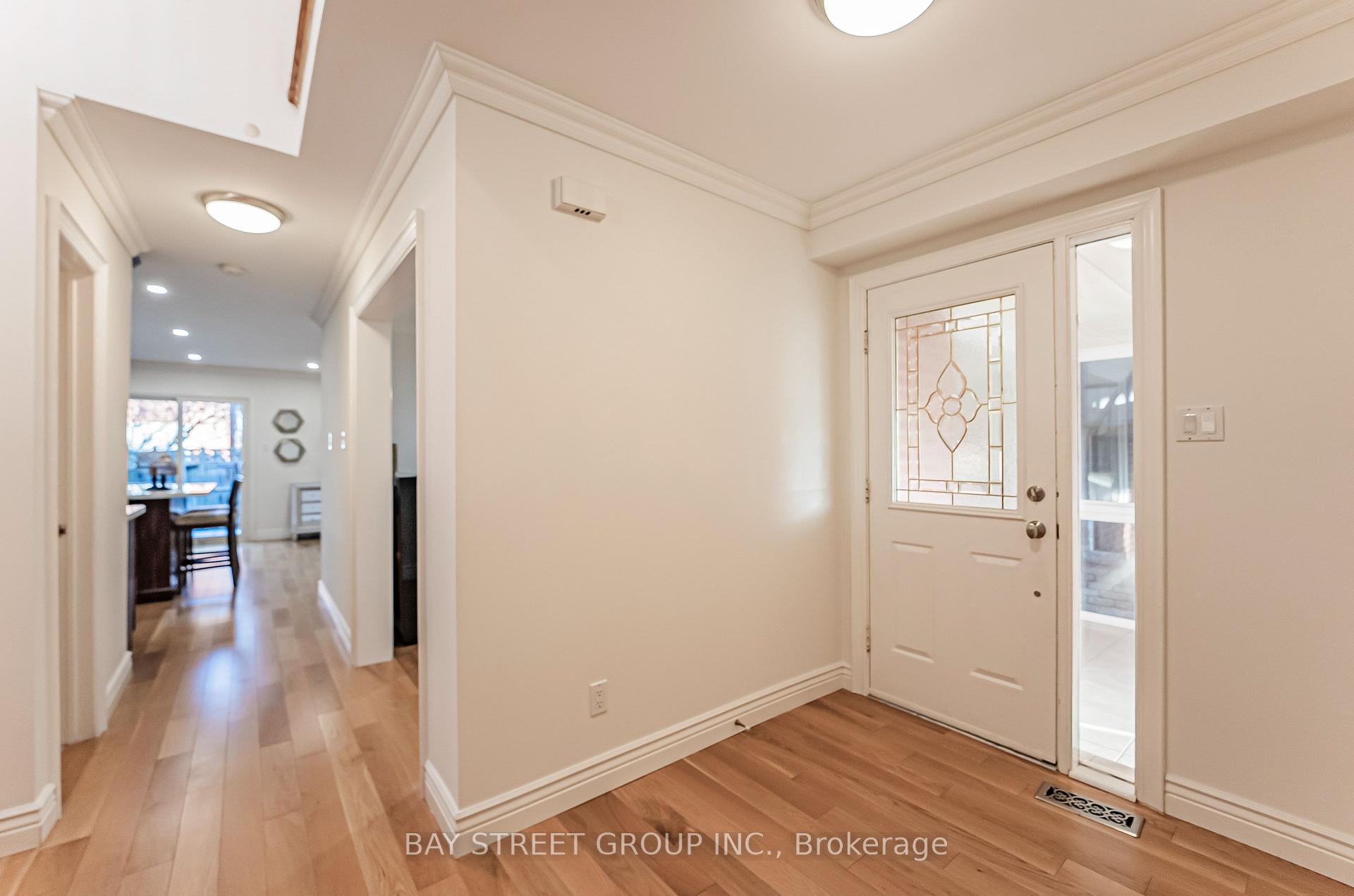 Photo 5 of 36 Pinewood Drive, Vaughan, Crestwood-Springfarm-Yorkhill — HOMEH