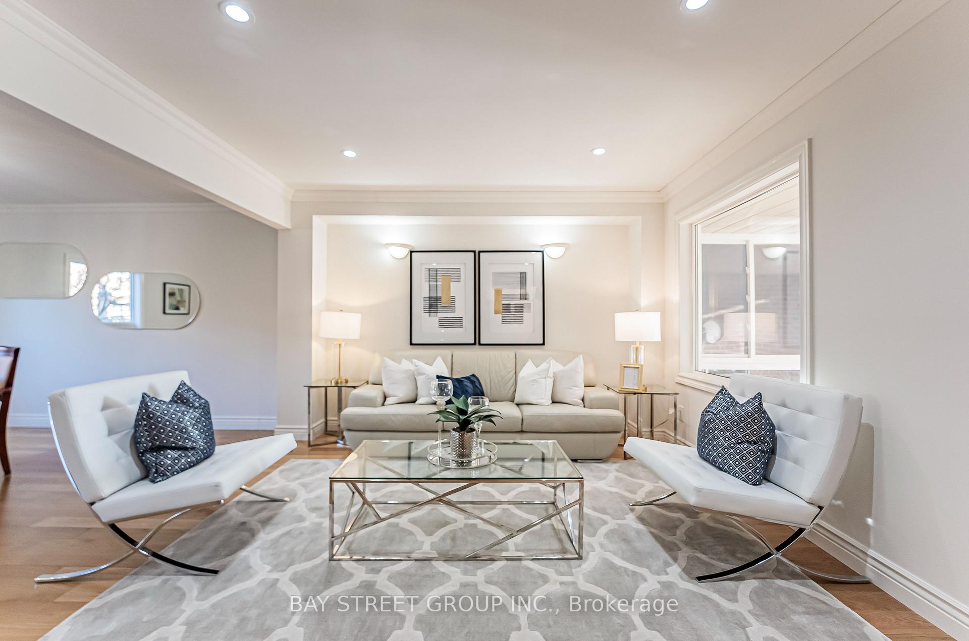 Photo 6 of 36 Pinewood Drive, Vaughan, Crestwood-Springfarm-Yorkhill — HOMEH