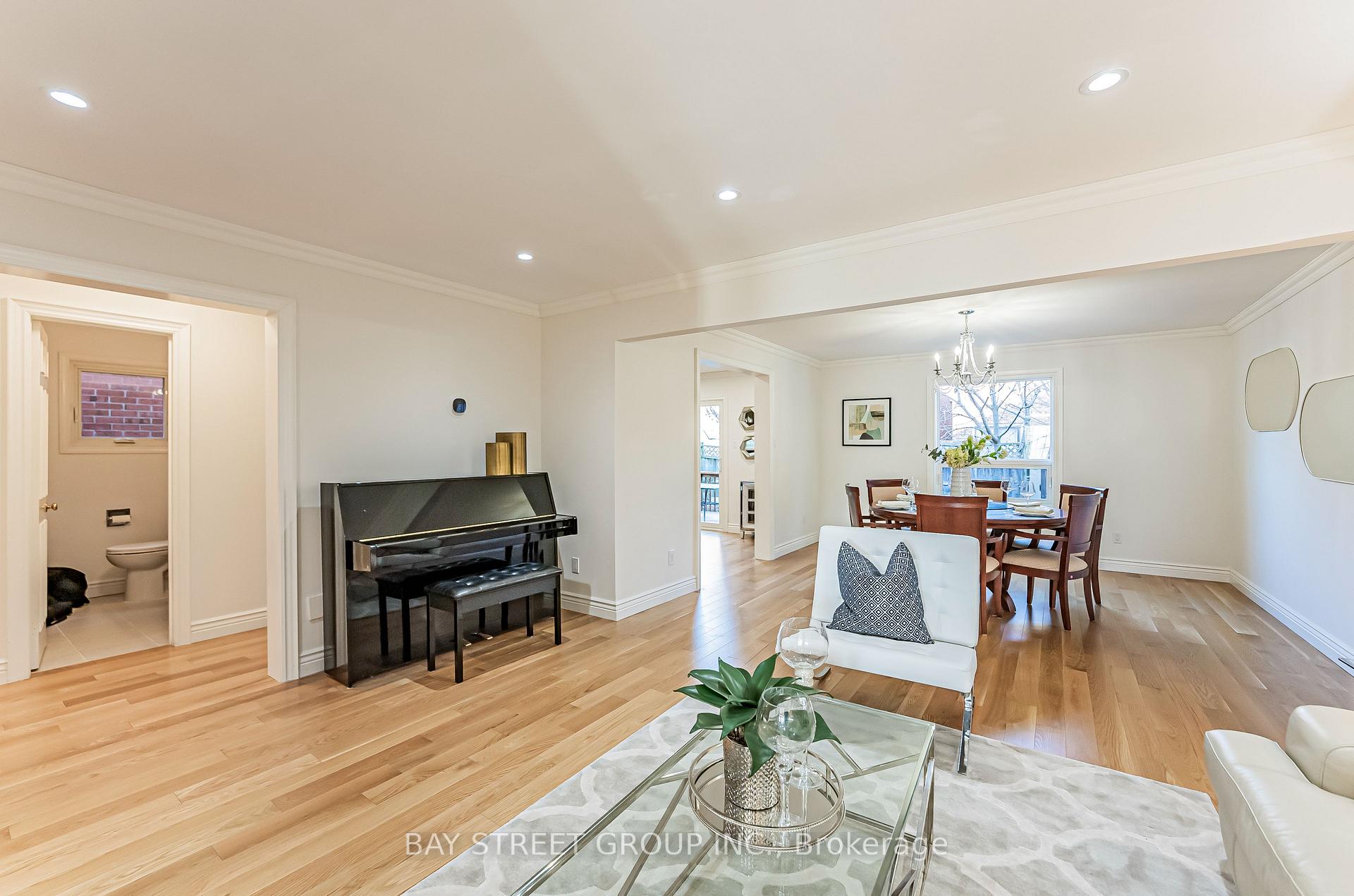 Photo 7 of 36 Pinewood Drive, Vaughan, Crestwood-Springfarm-Yorkhill — HOMEH