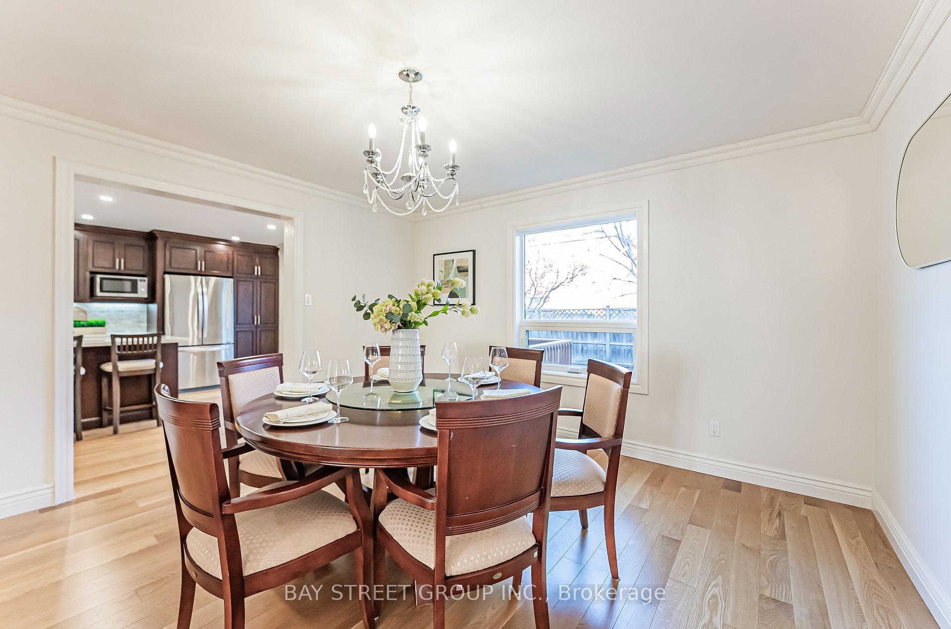 Photo 8 of 36 Pinewood Drive, Vaughan, Crestwood-Springfarm-Yorkhill — HOMEH