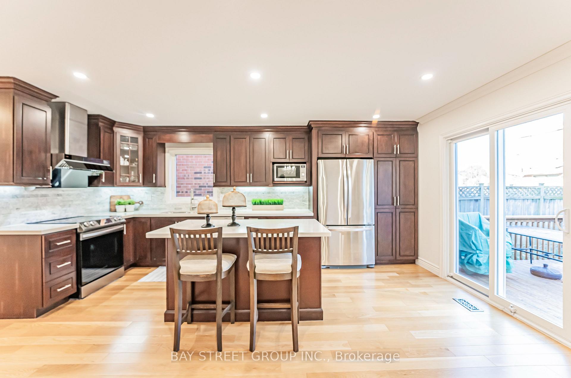 Photo 9 of 36 Pinewood Drive, Vaughan, Crestwood-Springfarm-Yorkhill — HOMEH