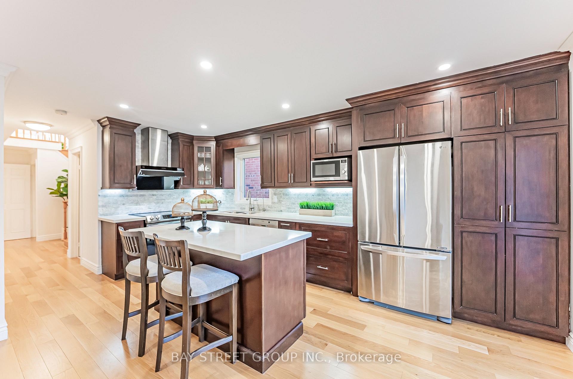 Photo 10 of 36 Pinewood Drive, Vaughan, Crestwood-Springfarm-Yorkhill — HOMEH