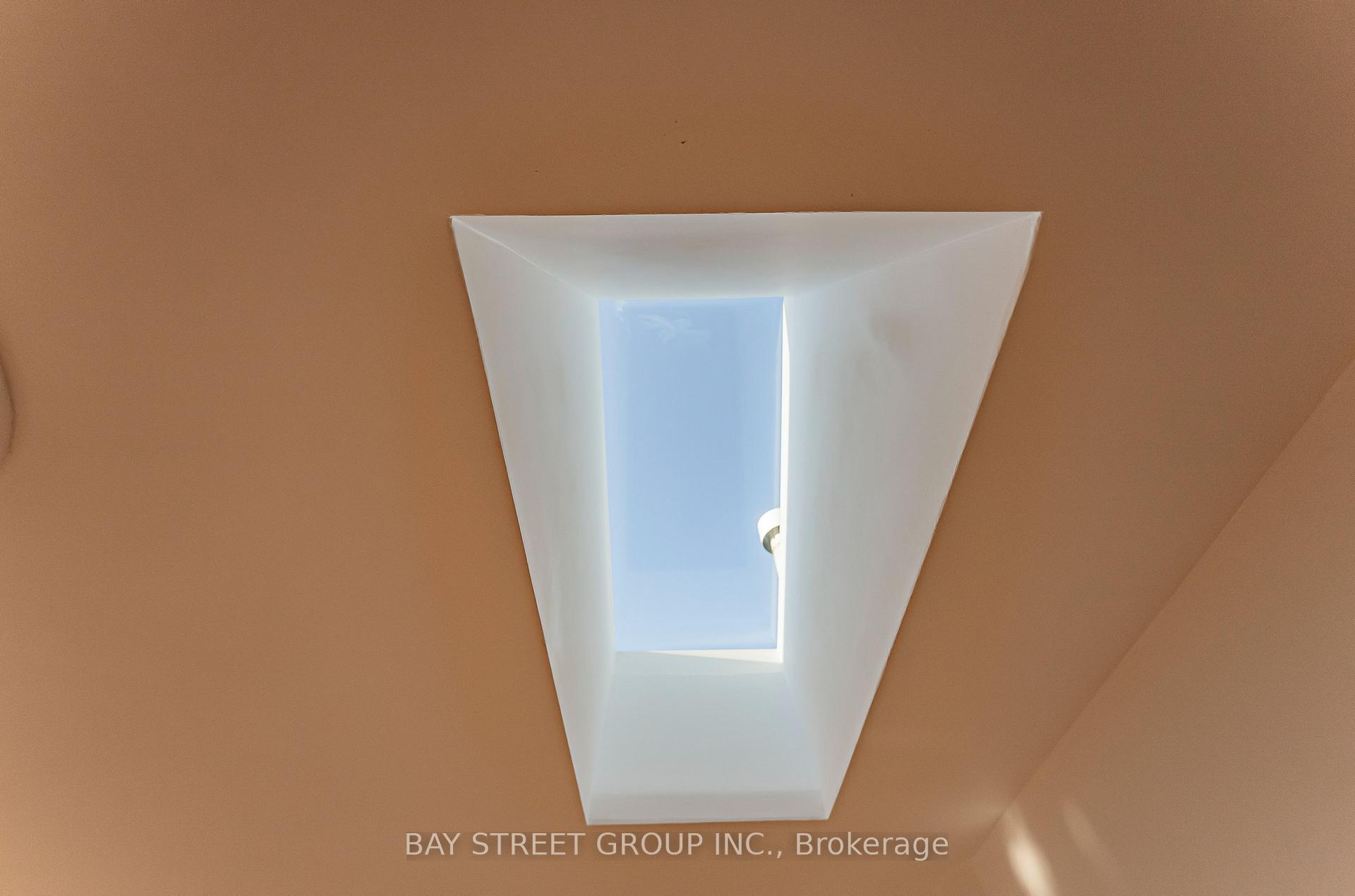 Photo 14 of 36 Pinewood Drive, Vaughan, Crestwood-Springfarm-Yorkhill — HOMEH