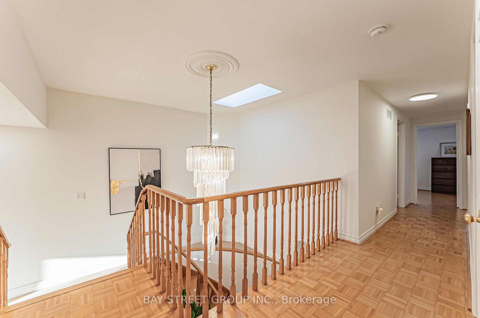 Photo 18 of 36 Pinewood Drive, Vaughan, Crestwood-Springfarm-Yorkhill — HOMEH