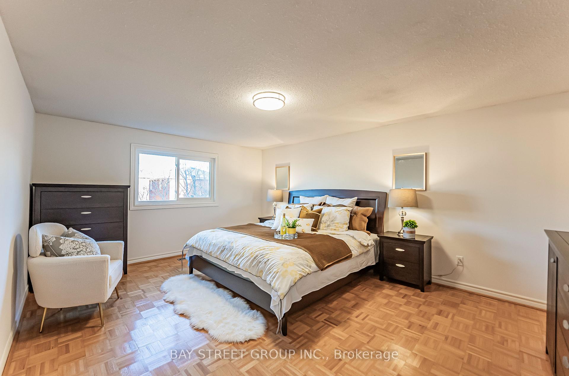 Photo 19 of 36 Pinewood Drive, Vaughan, Crestwood-Springfarm-Yorkhill — HOMEH
