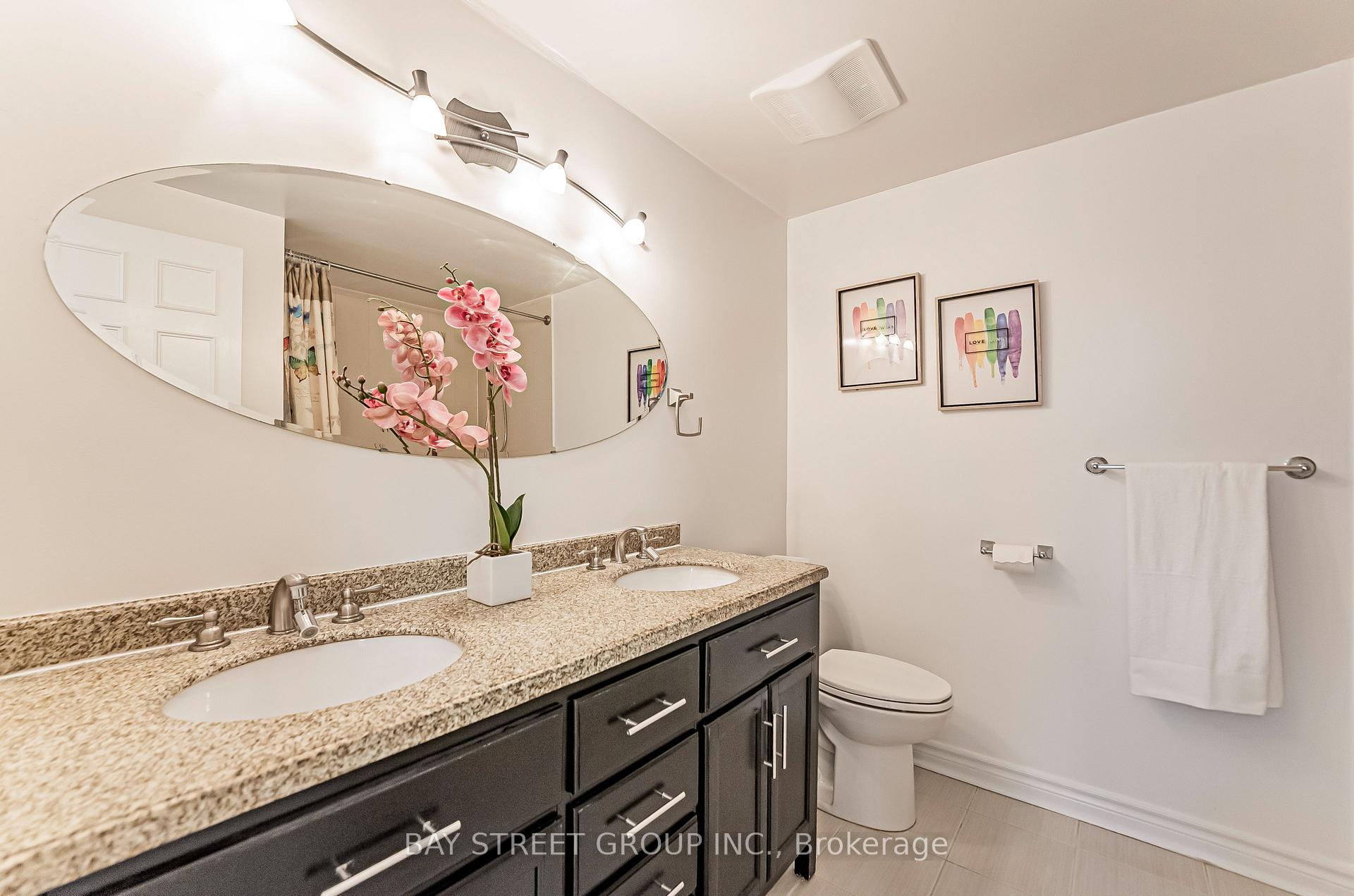 Photo 20 of 36 Pinewood Drive, Vaughan, Crestwood-Springfarm-Yorkhill — HOMEH