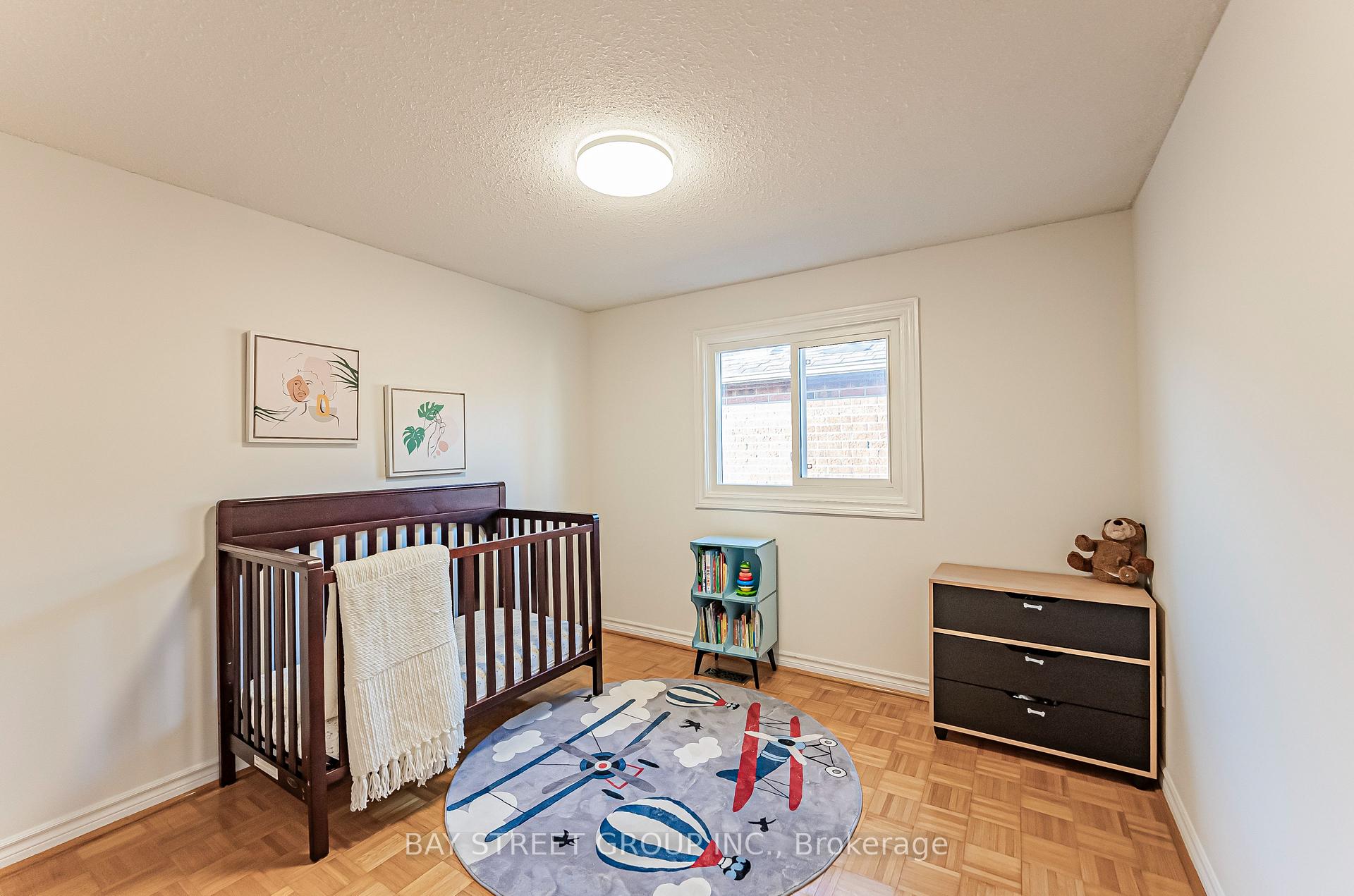 Photo 24 of 36 Pinewood Drive, Vaughan, Crestwood-Springfarm-Yorkhill — HOMEH