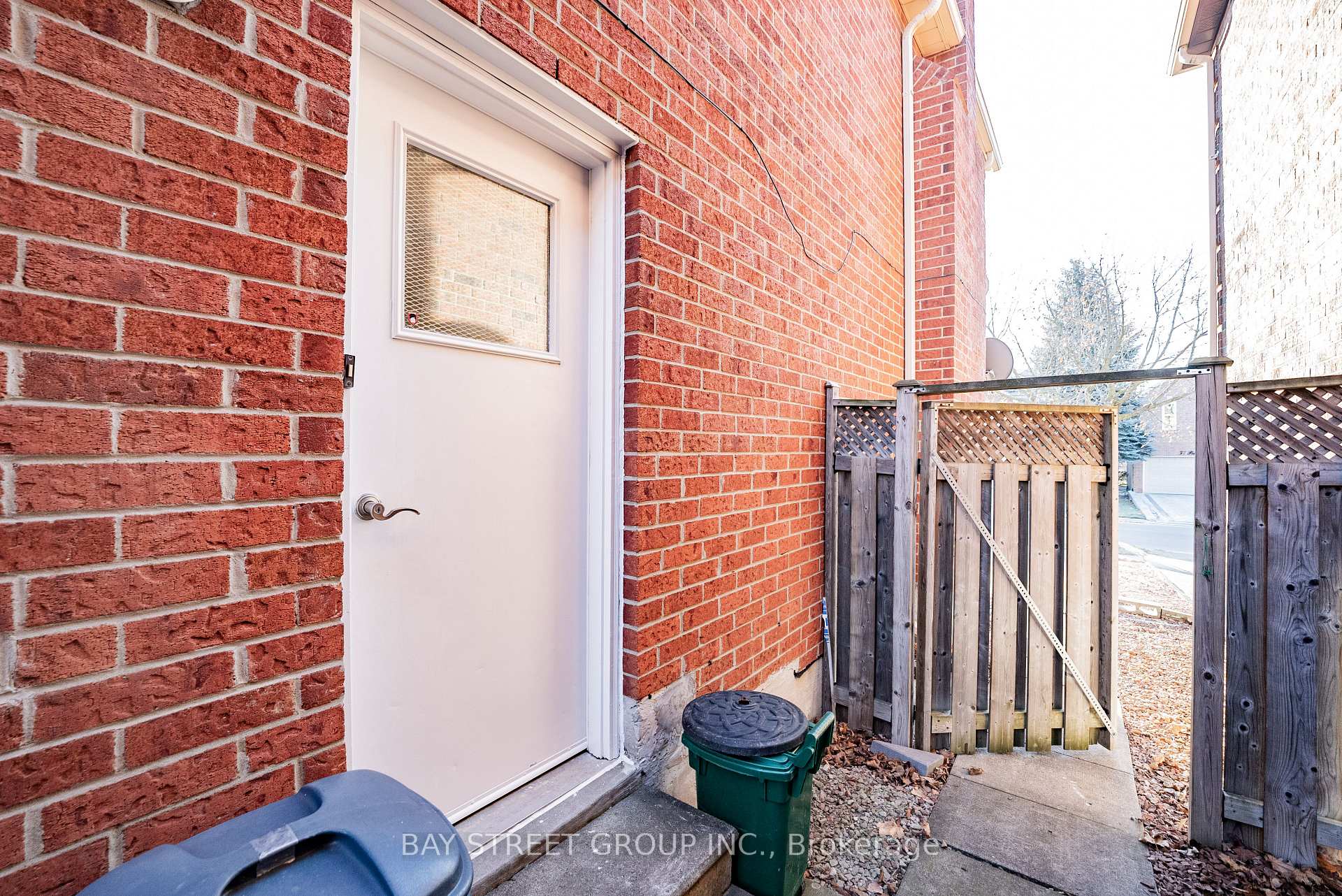 Photo 25 of 36 Pinewood Drive, Vaughan, Crestwood-Springfarm-Yorkhill — HOMEH