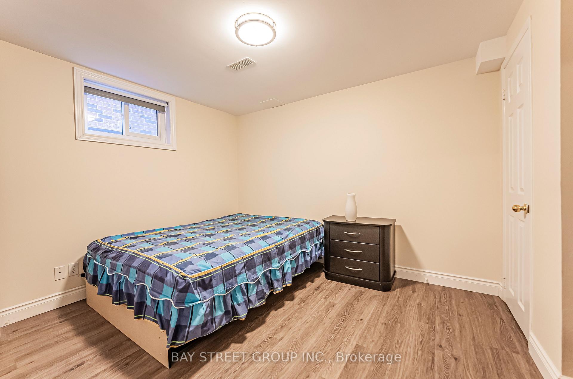 Photo 29 of 36 Pinewood Drive, Vaughan, Crestwood-Springfarm-Yorkhill — HOMEH