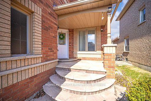 Photo 2 of 21 National Crescent, Brampton, Snelgrove — HOMEH