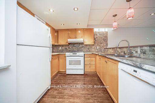 Photo 3 of 21 National Crescent, Brampton, Snelgrove — HOMEH