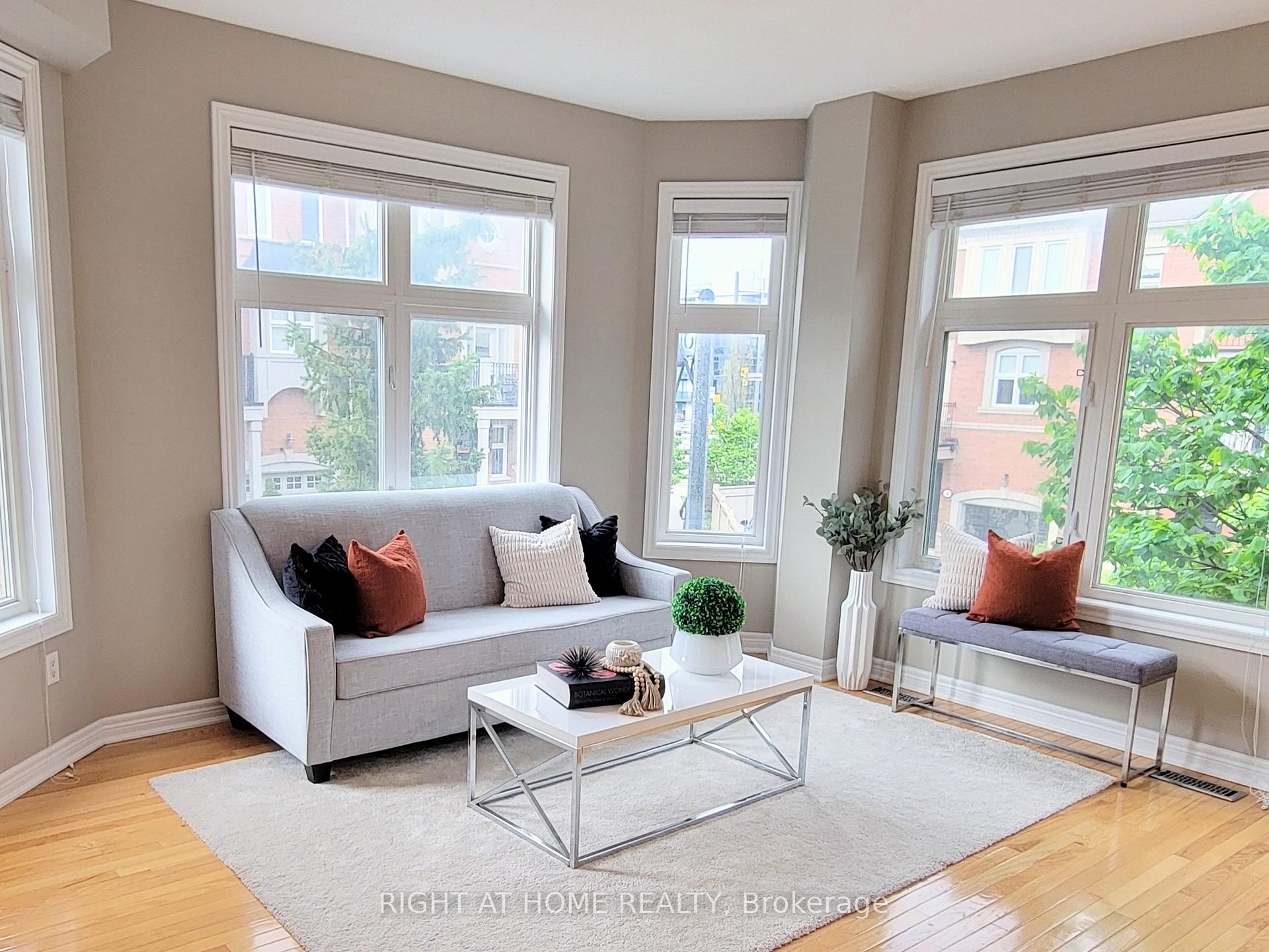 Photo 2 of 75 Vittorio De Luca Drive, Vaughan, East Woodbridge — HOMEH