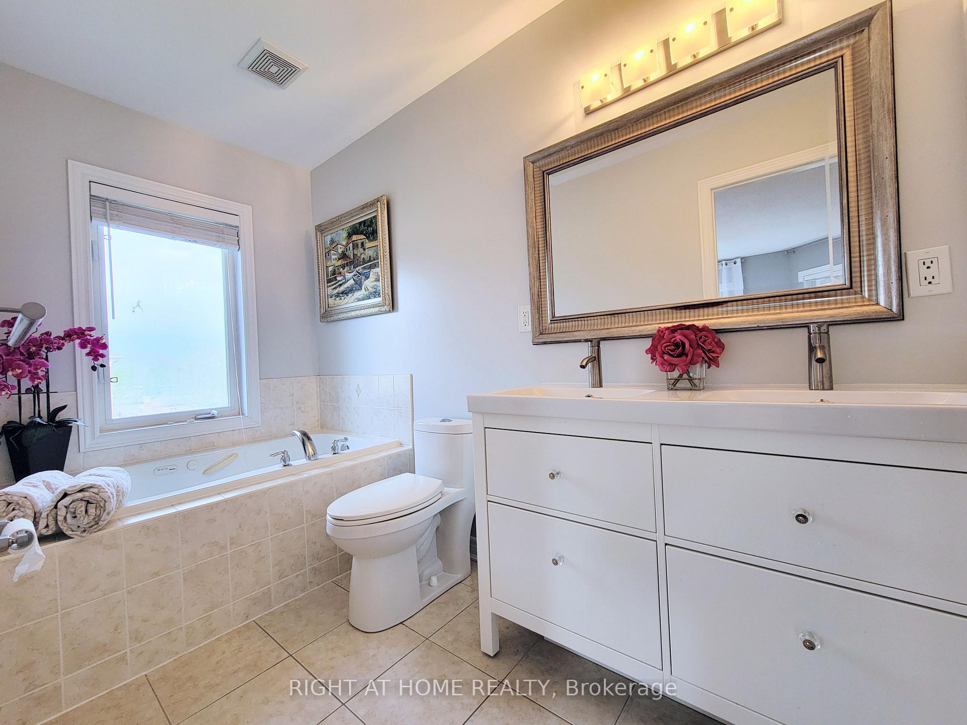 Photo 11 of 75 Vittorio De Luca Drive, Vaughan, East Woodbridge — HOMEH